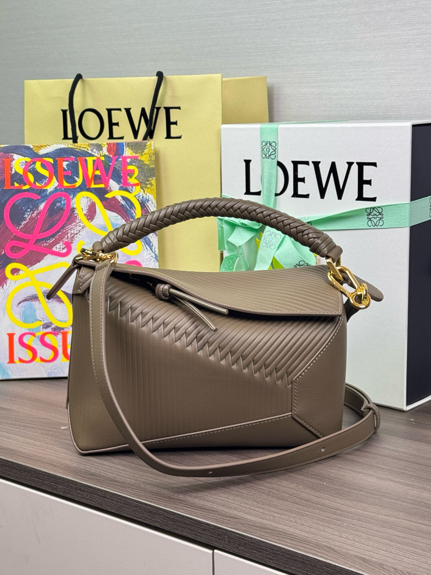 LOEWE 編み込みリストPuzzle 𝟐𝟒-トップクオリティ