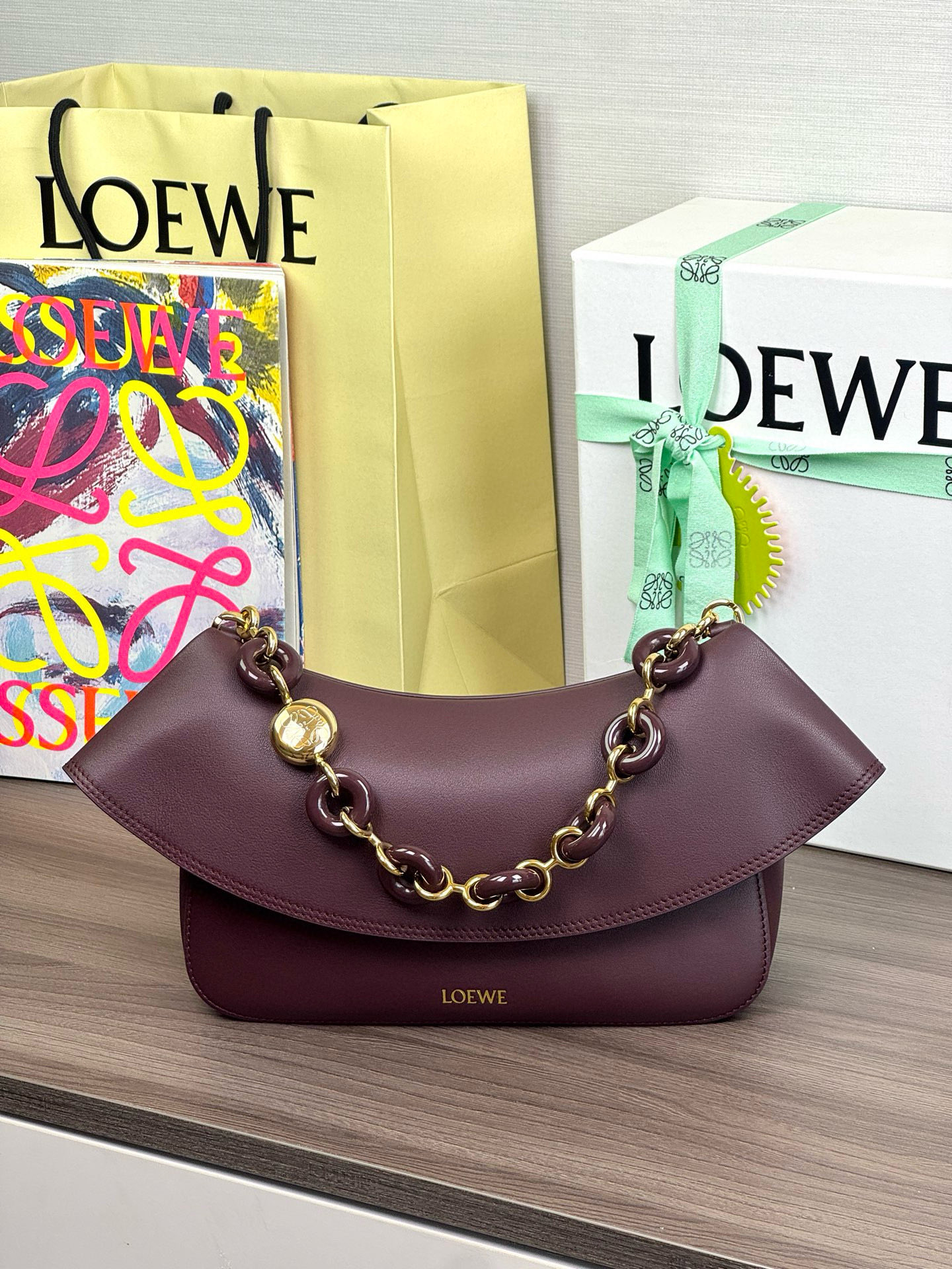 LOEWE Sac Ola en cuir de veau taille moyenne - Qualité supérieure