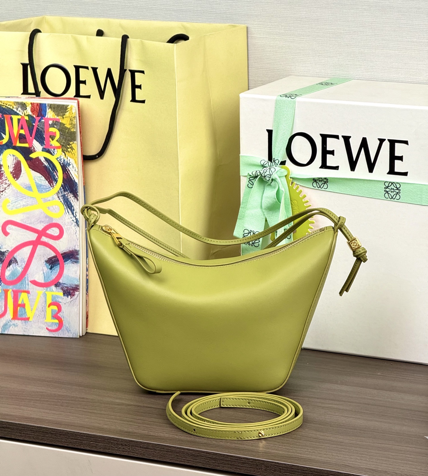 LOEWE Hammock Hobo скураная сумка — топ-якасць