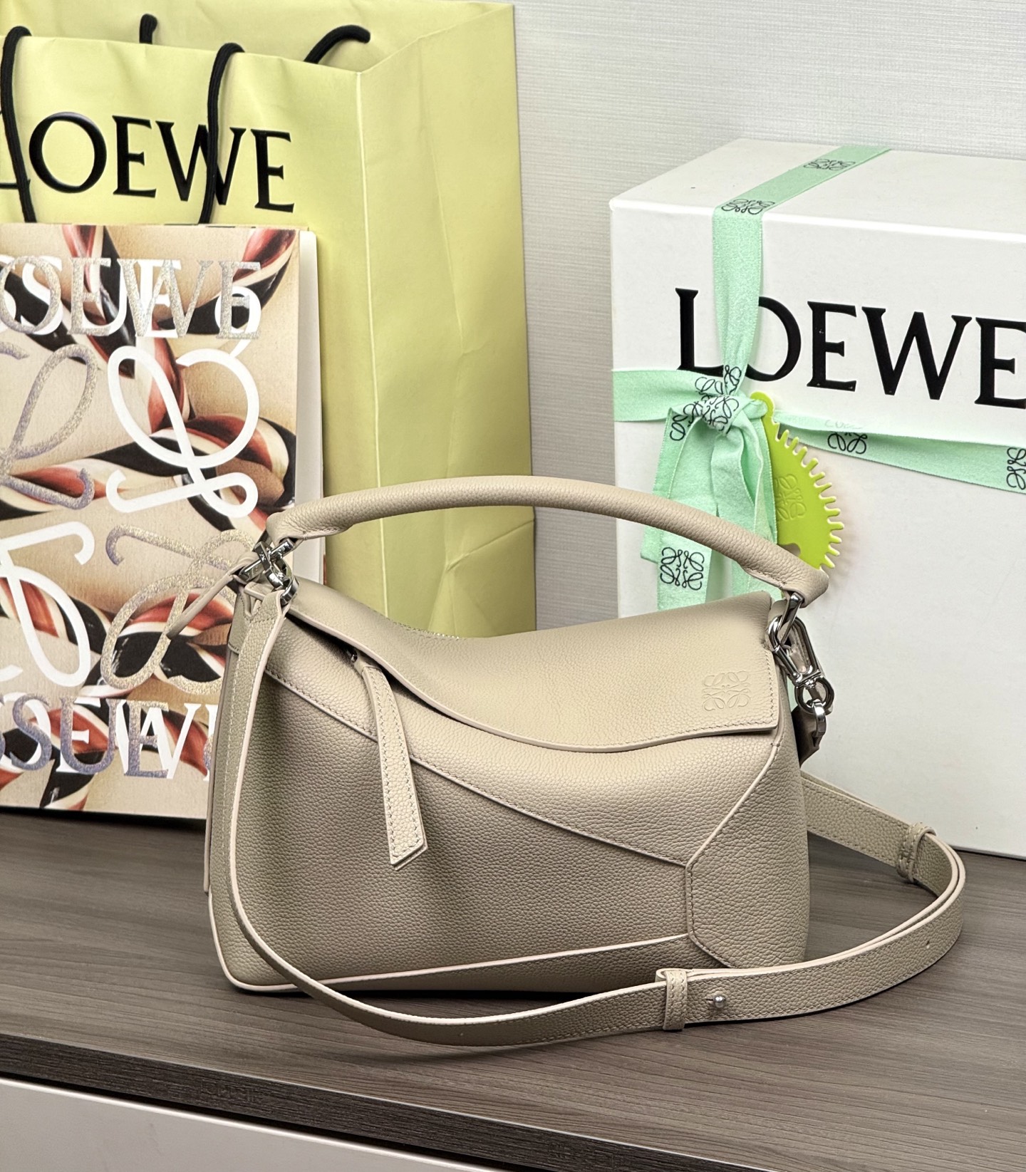 LOEWE New Small Puzzle Edge 𝟐𝟒 - Top Quality