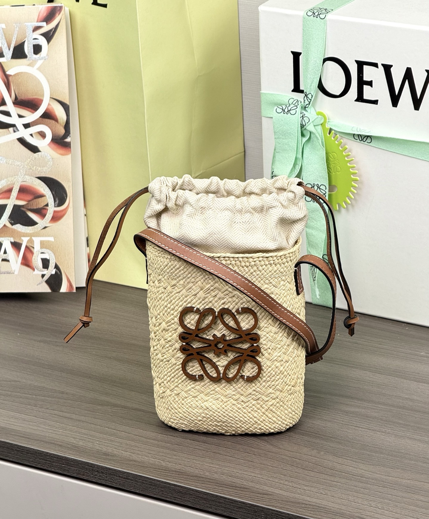 LOEWE Anagram Basket плецены чахол для тэлефона - топ-якасць