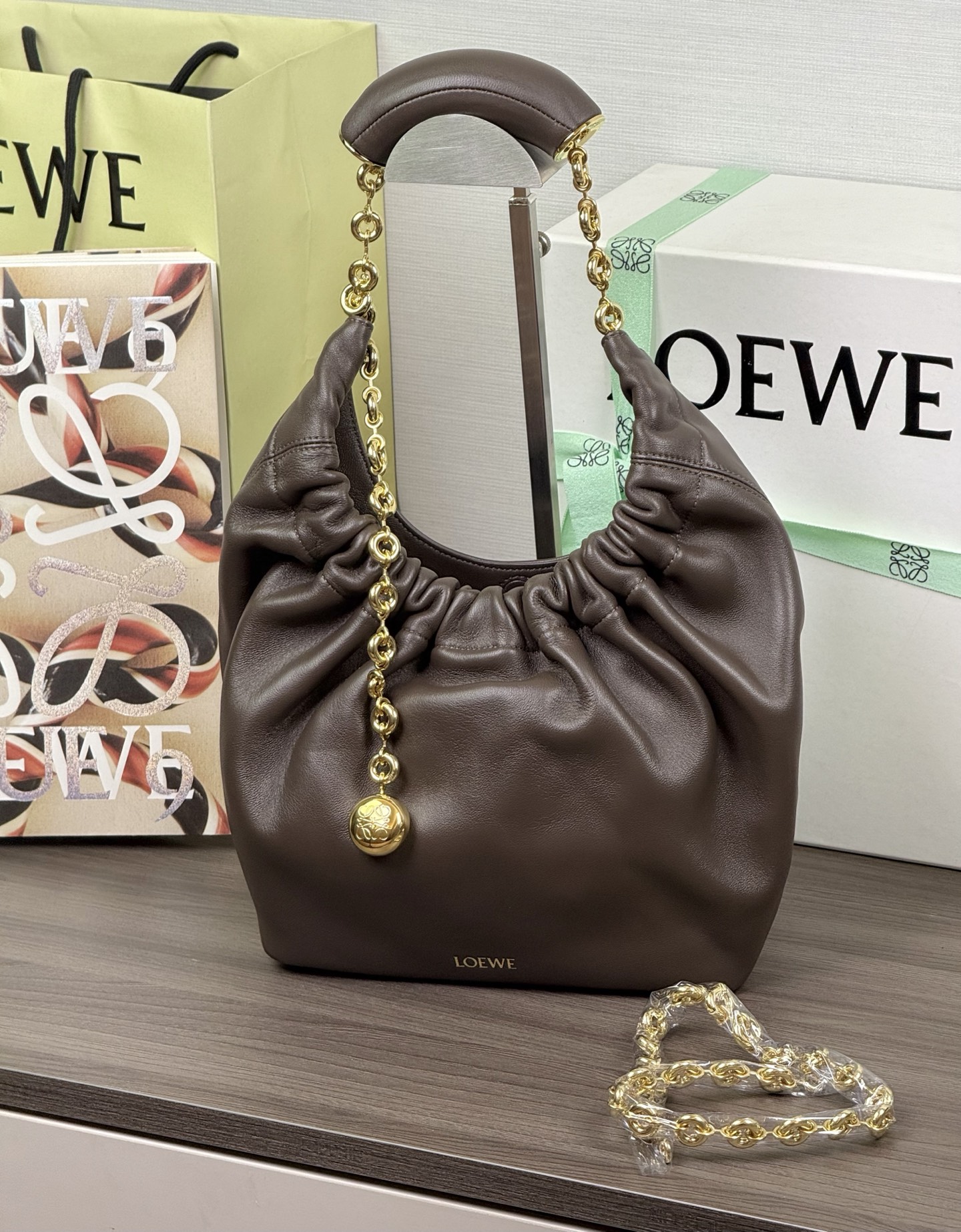 LOEWE 小號Squeeze納帕羊皮手袋-頂級品質