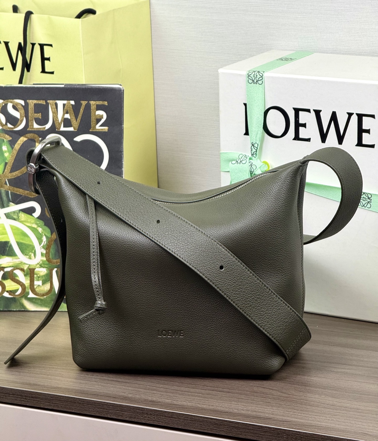 LOEWE Loop Hobo сумка — топ-якасць