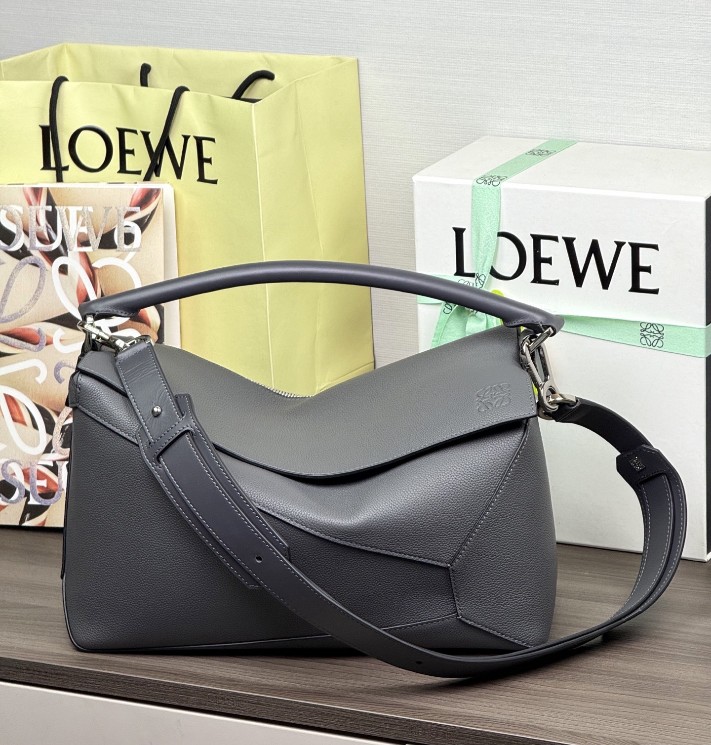LOEWE クラシック ラージ Puzzle Edge 𝟑𝟕-トップクオリティ