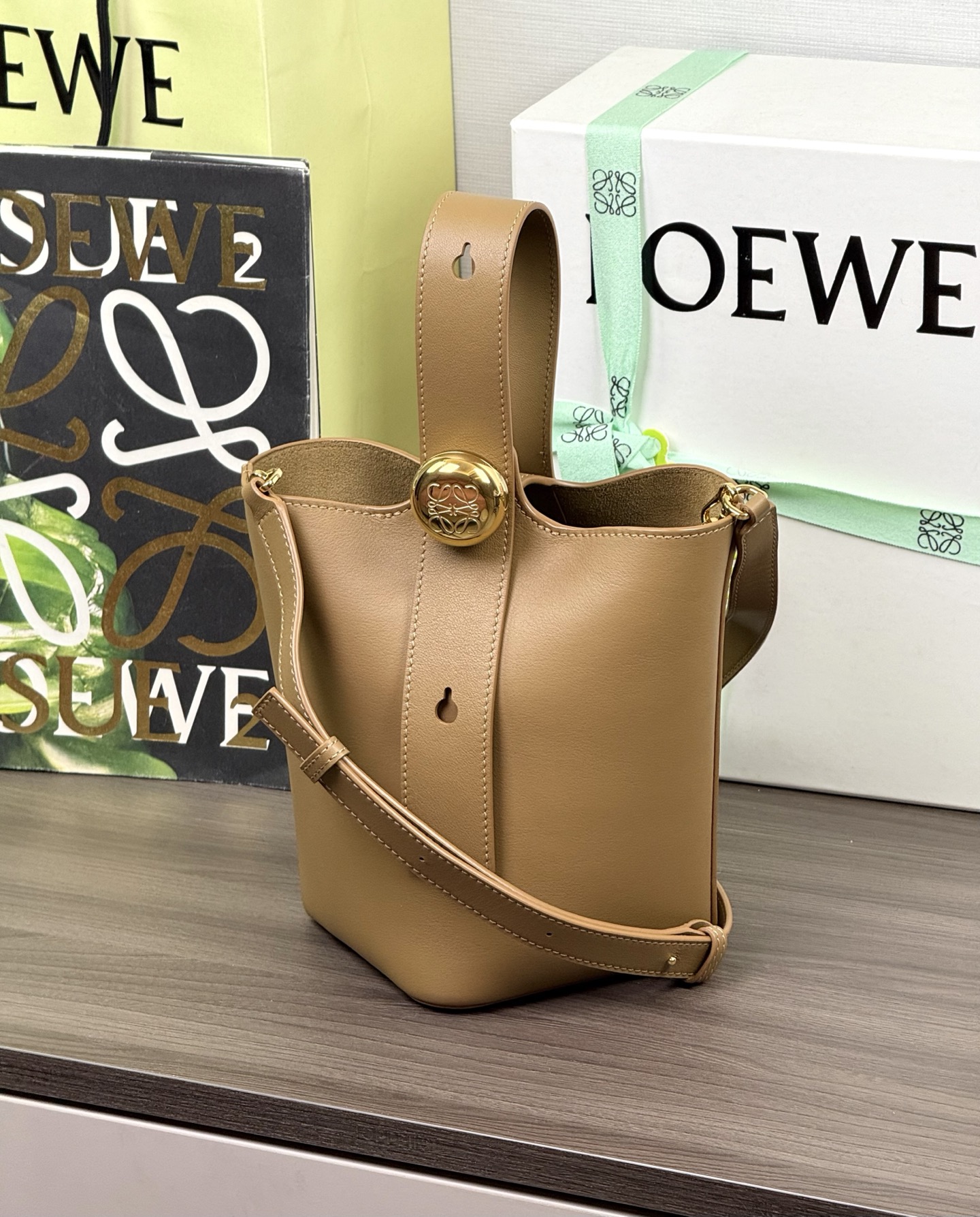 LOEWE Mini Pebble Bucket сумка — топ-якасць