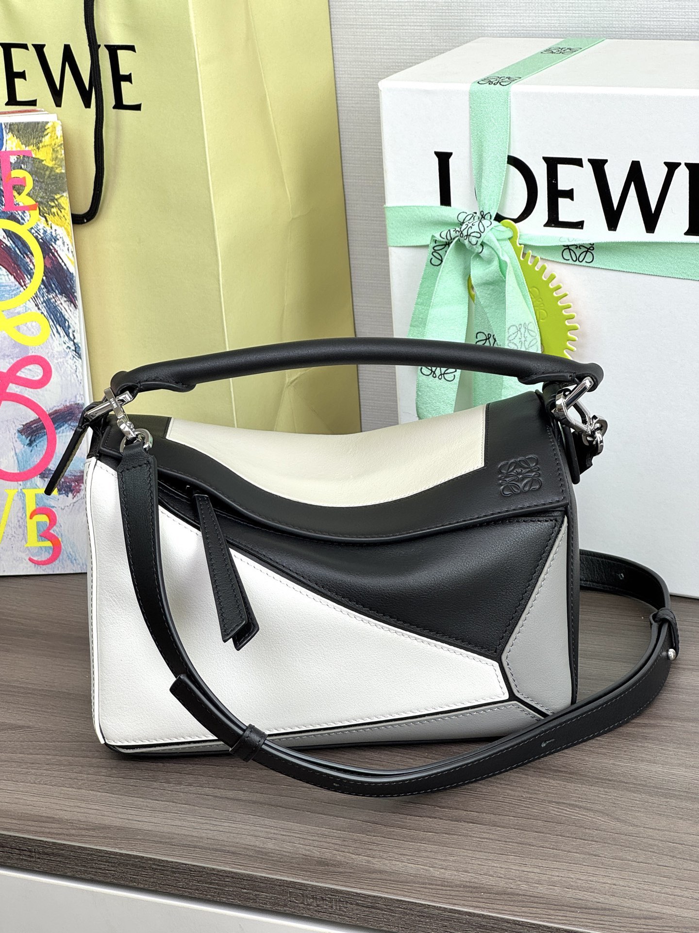 LOEWE 定番 スモール Puzzle 𝟐𝟒-トップ品質