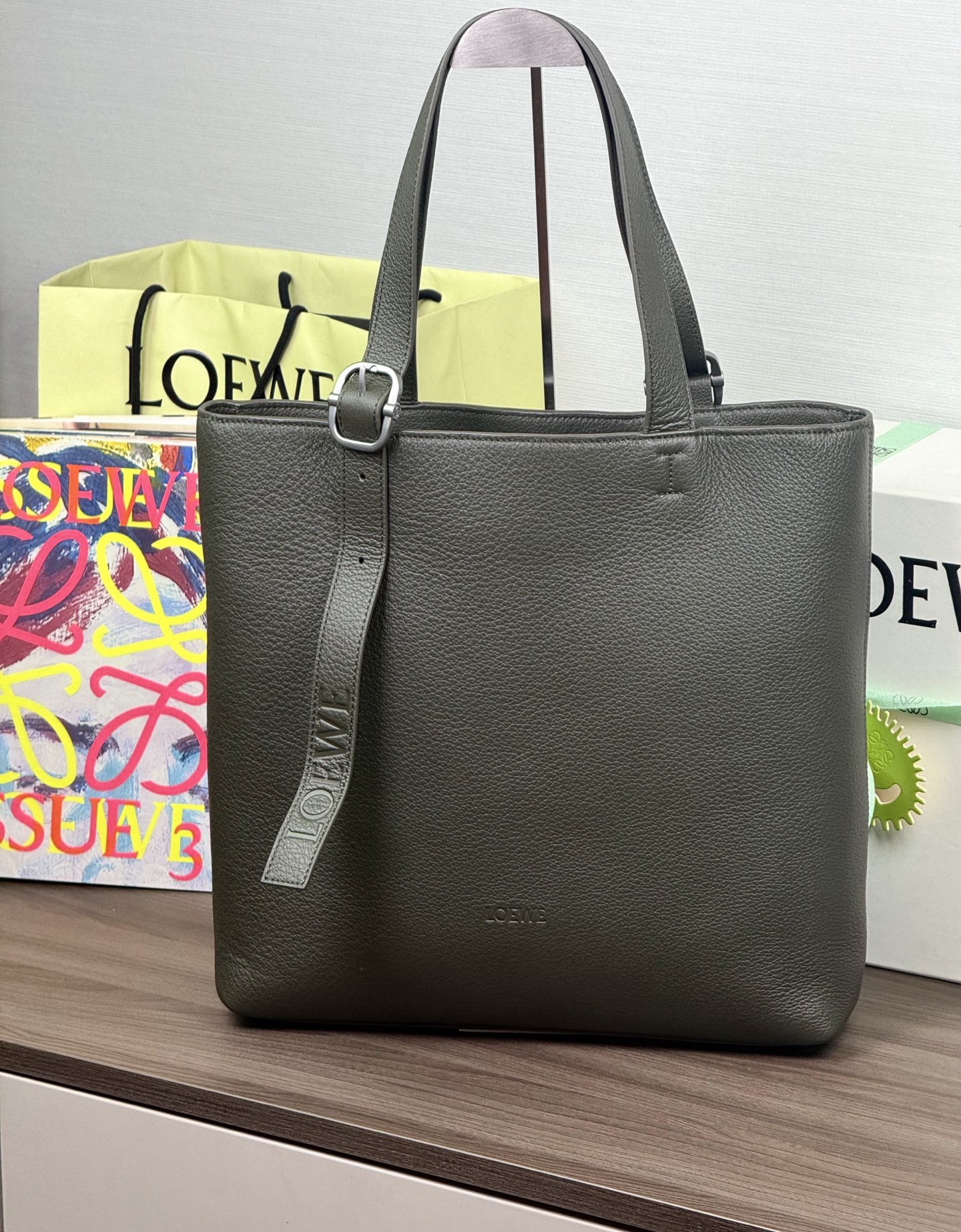 LOEWE グレインカーフ Loop ジップトートバッグ 𝟯𝟱-トップクオリティ