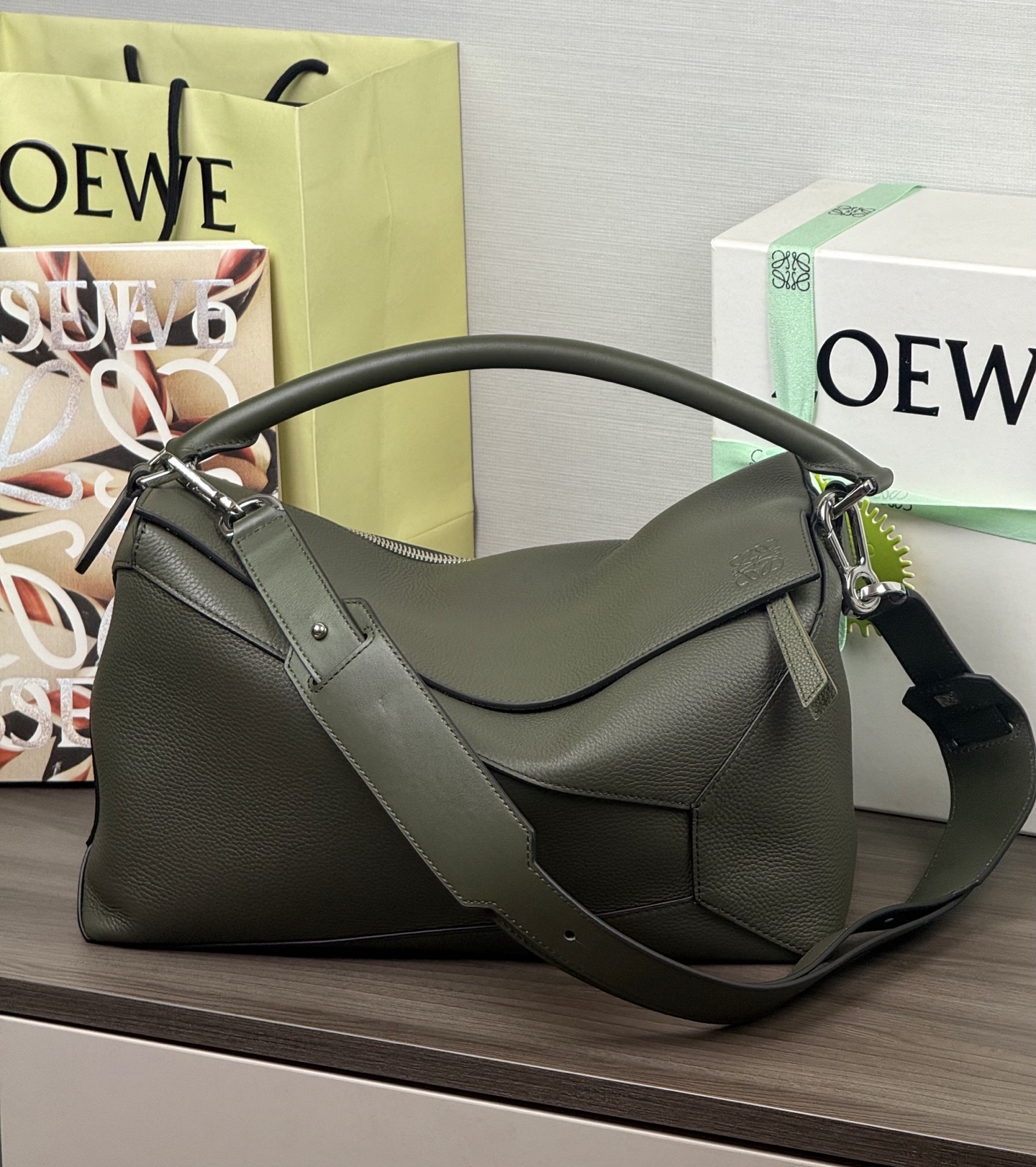 LOEWE クラシック ラージ Puzzle Edge 𝟑𝟕-トップクオリティ