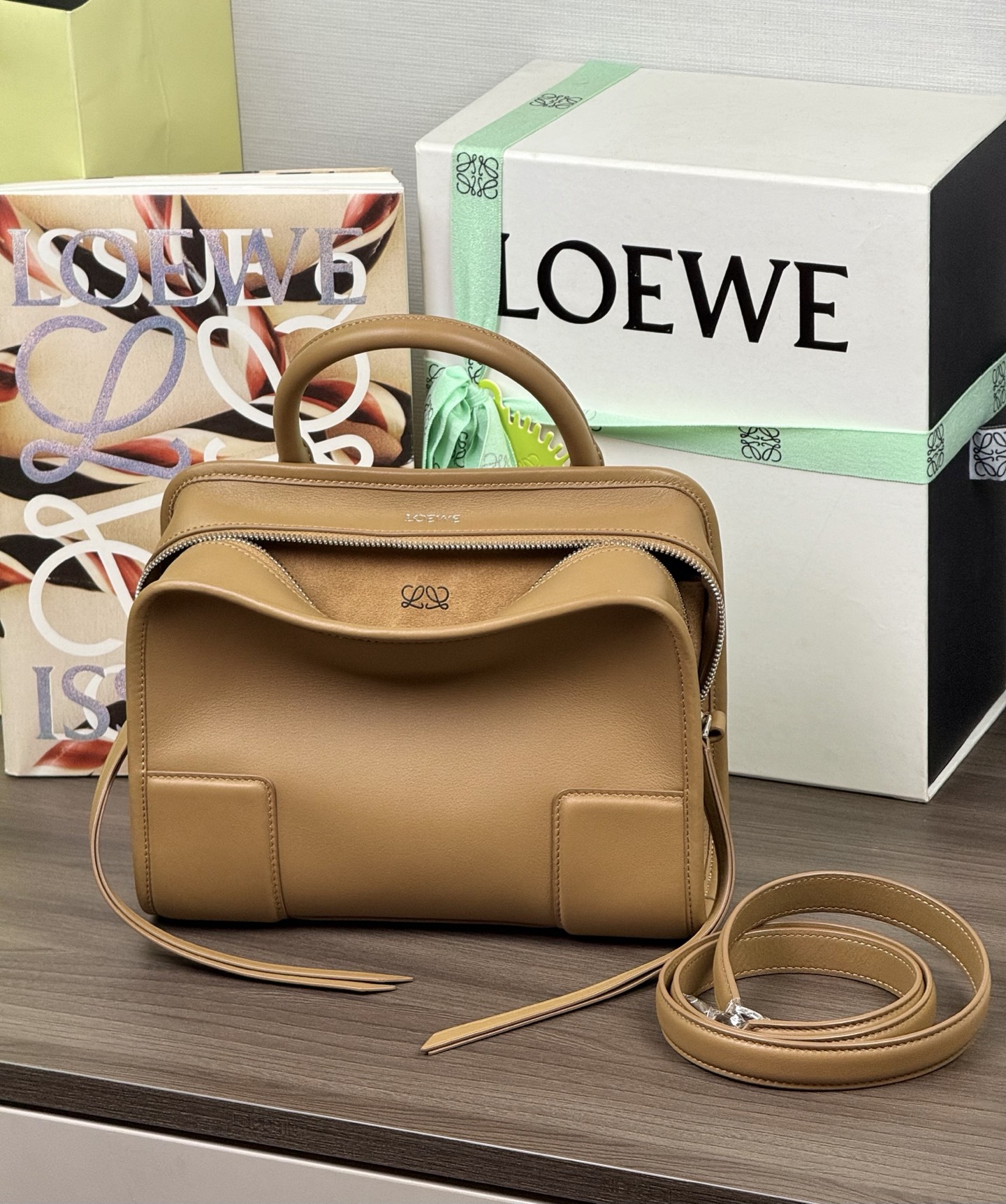 LOEWE Small Amazona 180 Handbag - Top Quality