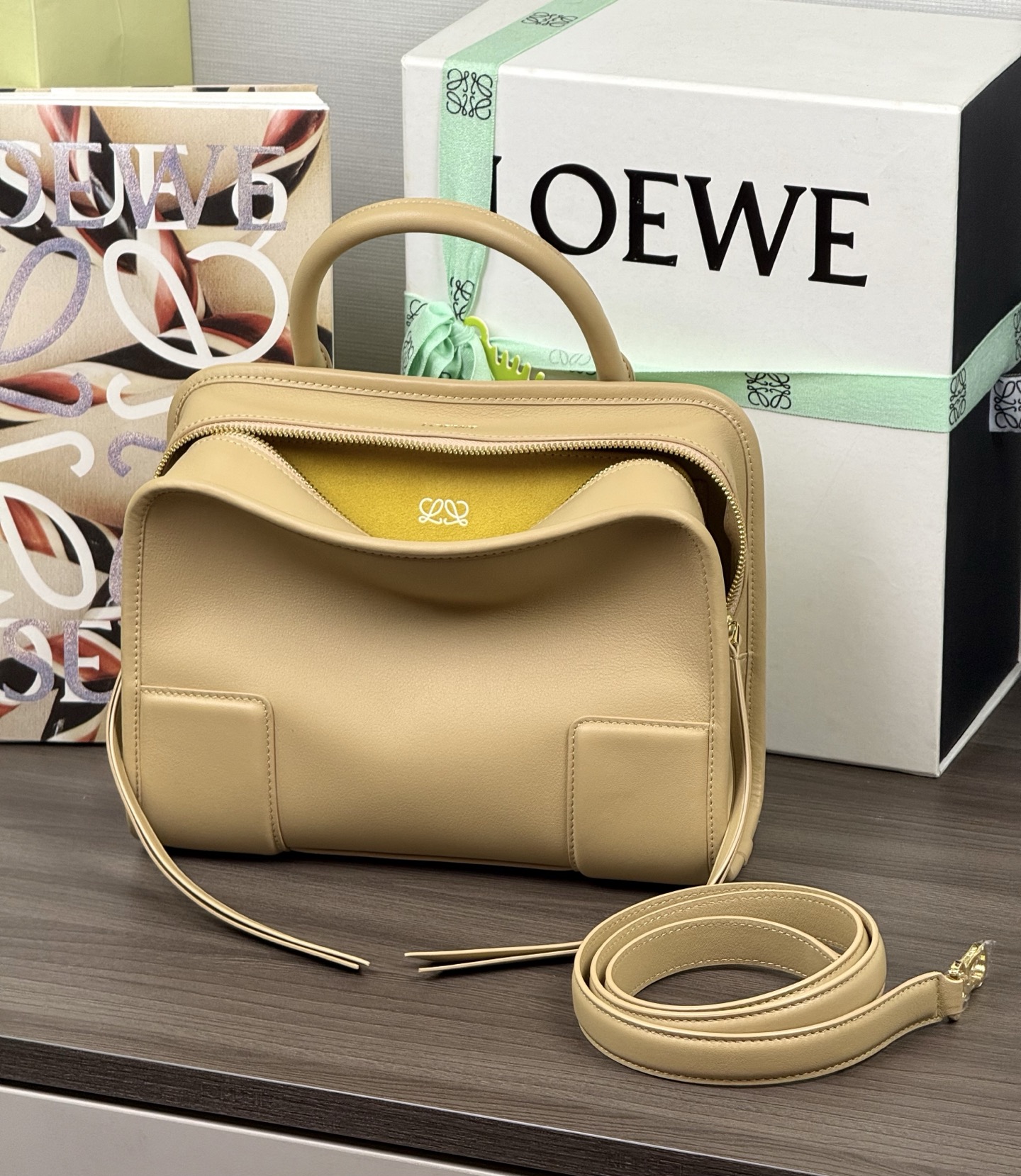 LOEWE Small Amazona 180 Handbag - Top Quality