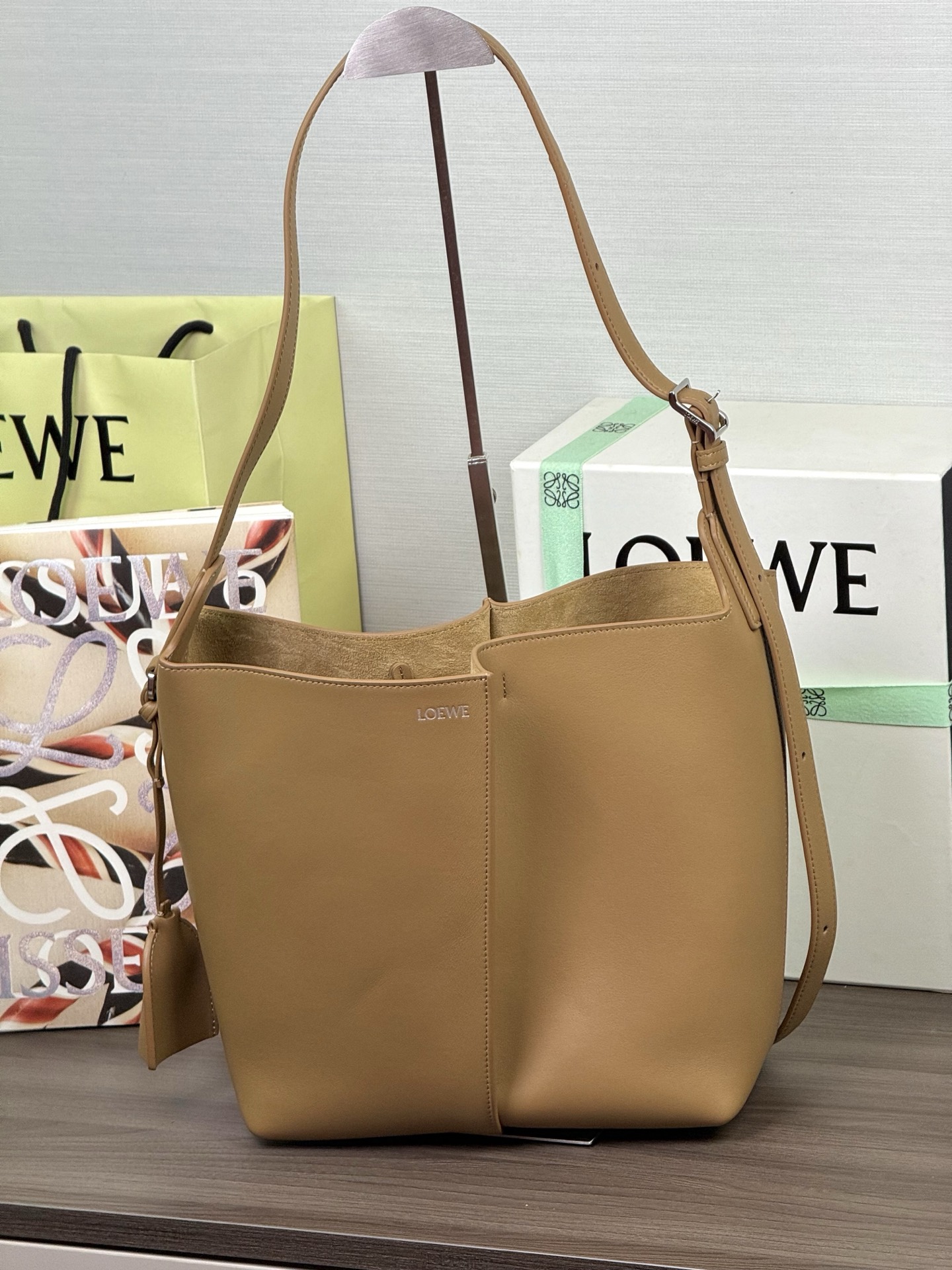 LOEWE Sac seau Bilbao taille moyenne - Qualité supérieure