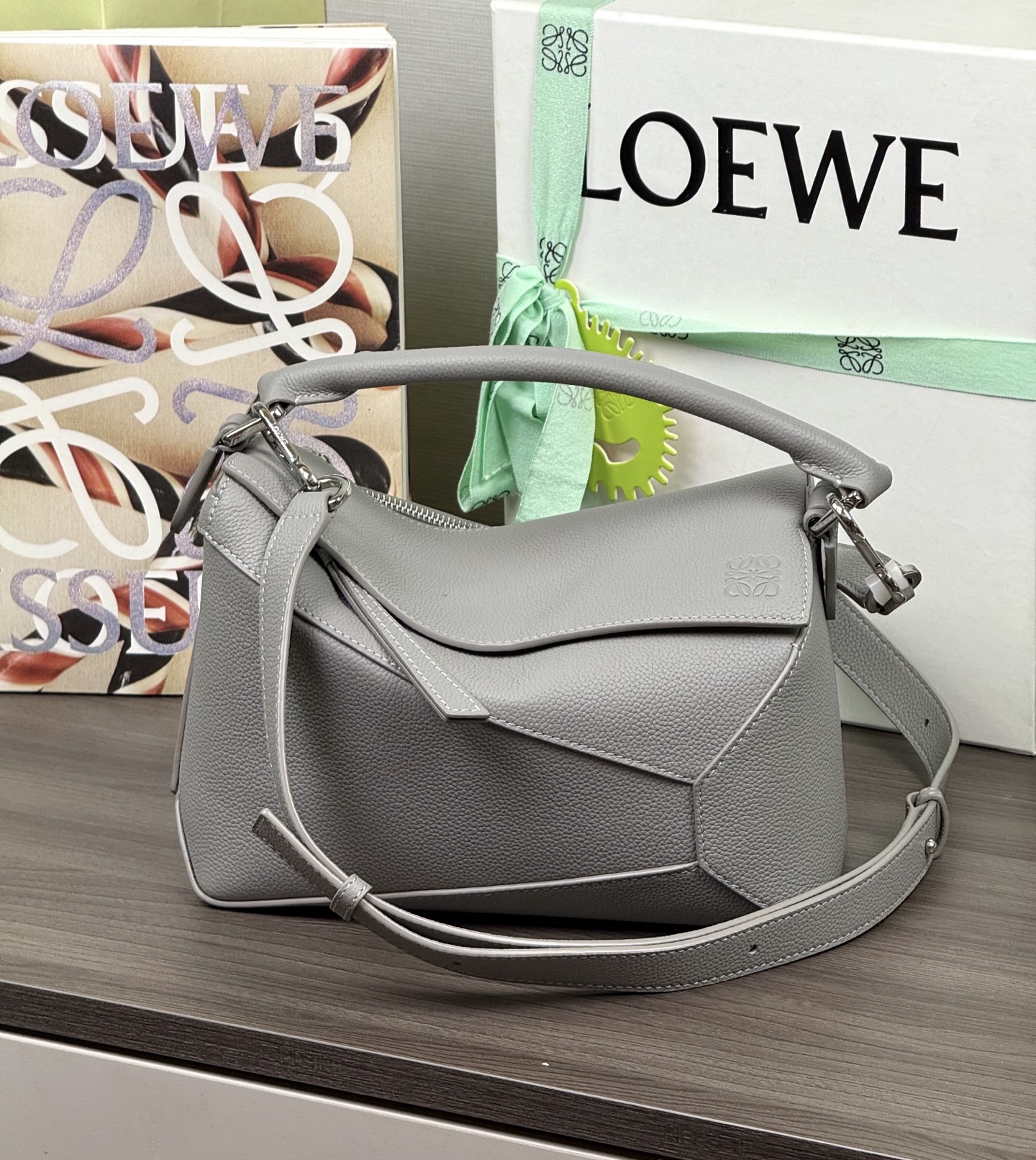 LOEWE New Small Puzzle Edge 𝟐𝟒 - Top Quality