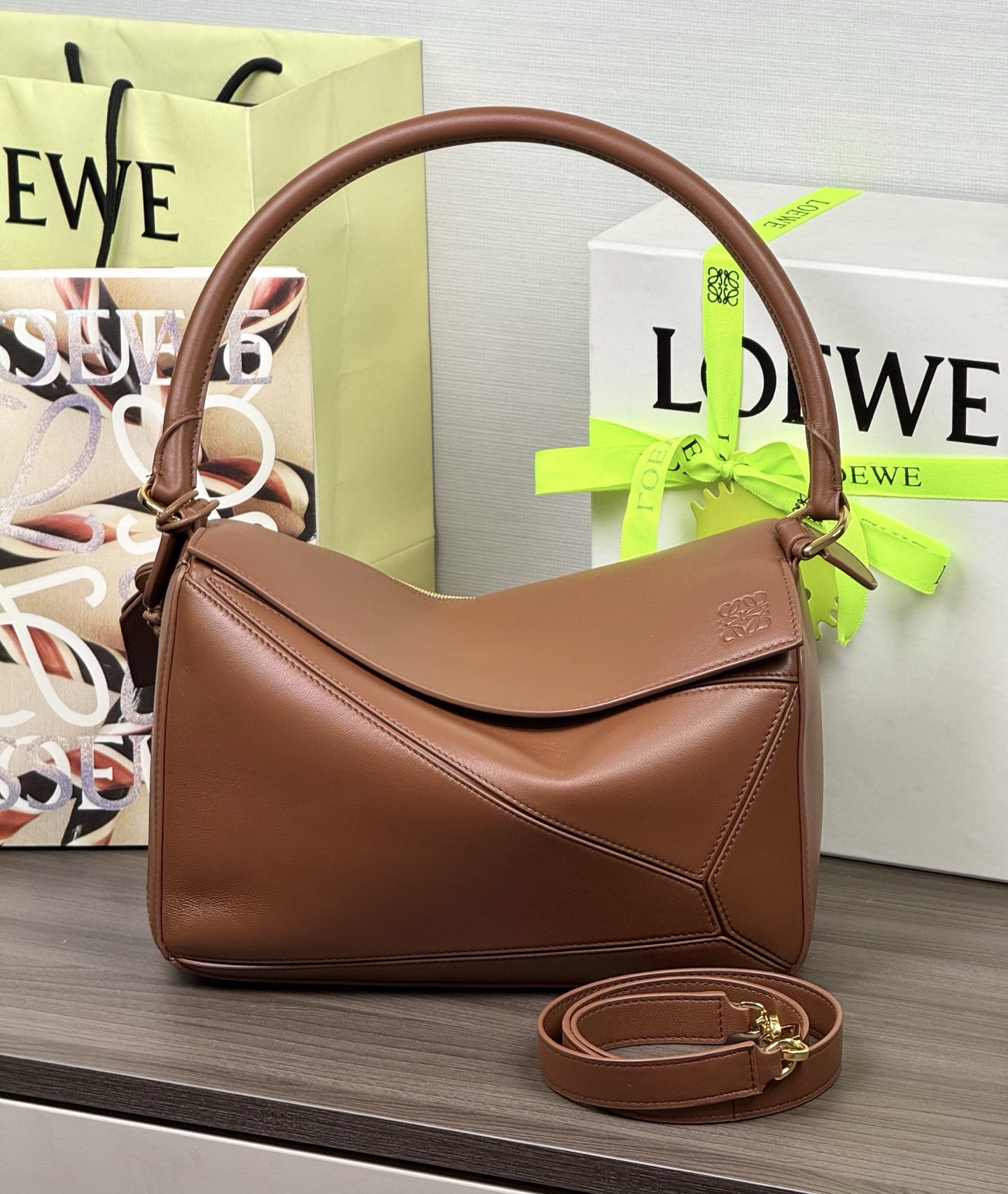 LOEWE Sac Puzzle Featherlight en agneau nappa taille moyenne 𝟮𝟵 - qualité supérieure