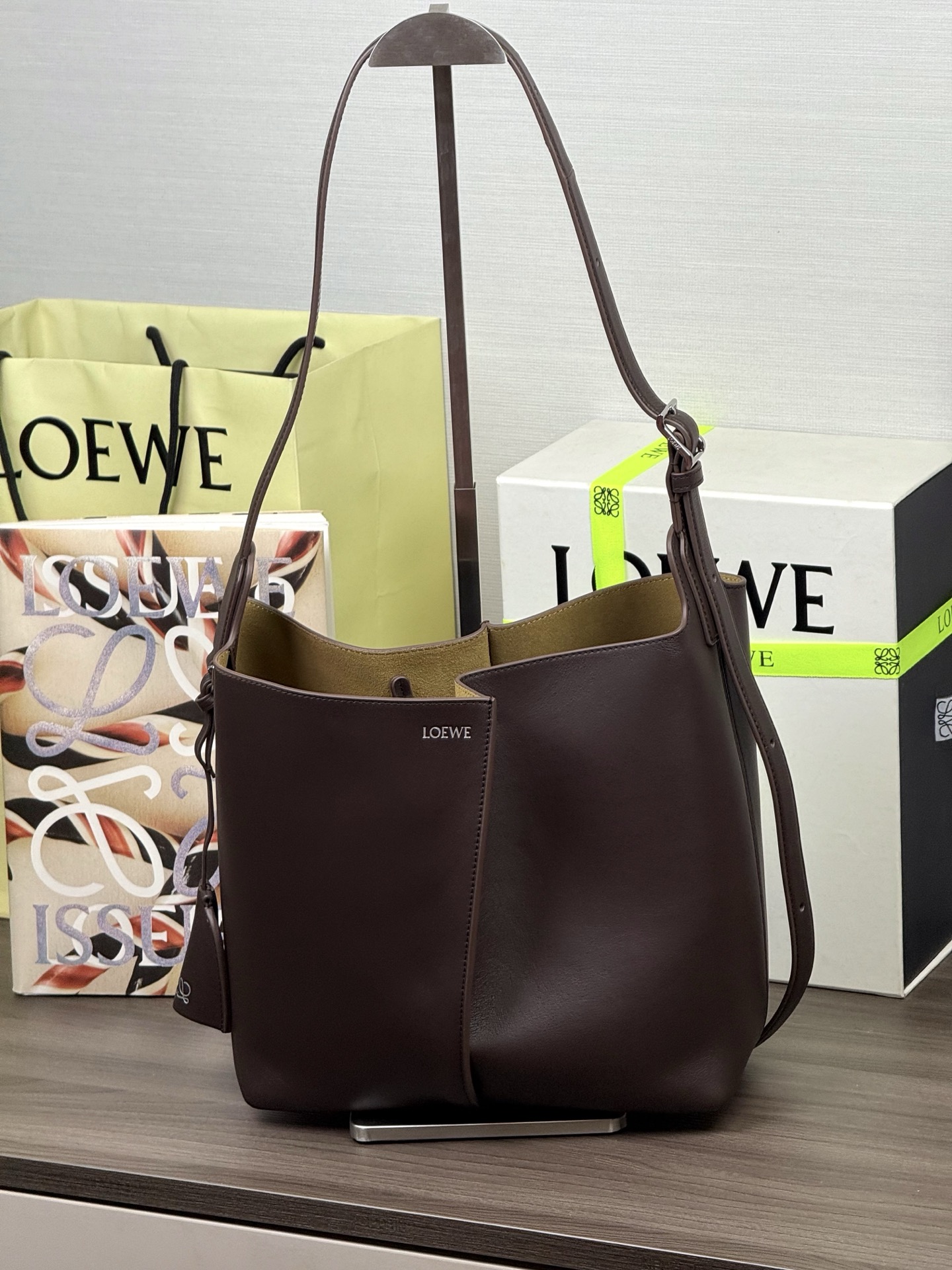LOEWE Sac seau Bilbao taille moyenne - Qualité supérieure