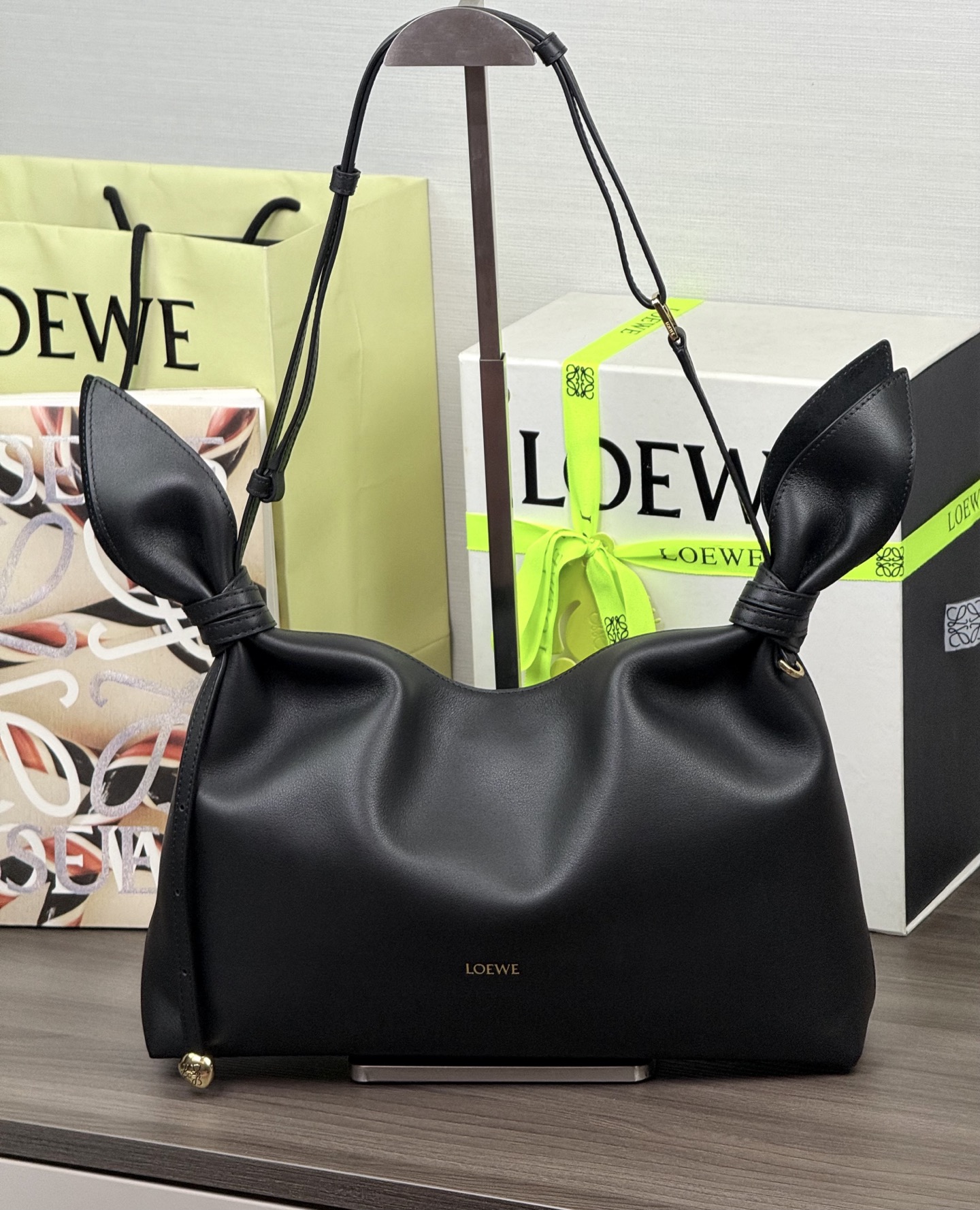 LOEWE Sac souple en cuir de veau taille moyenne 𝗦𝗰𝗮𝗿𝗳 - Qualité supérieure