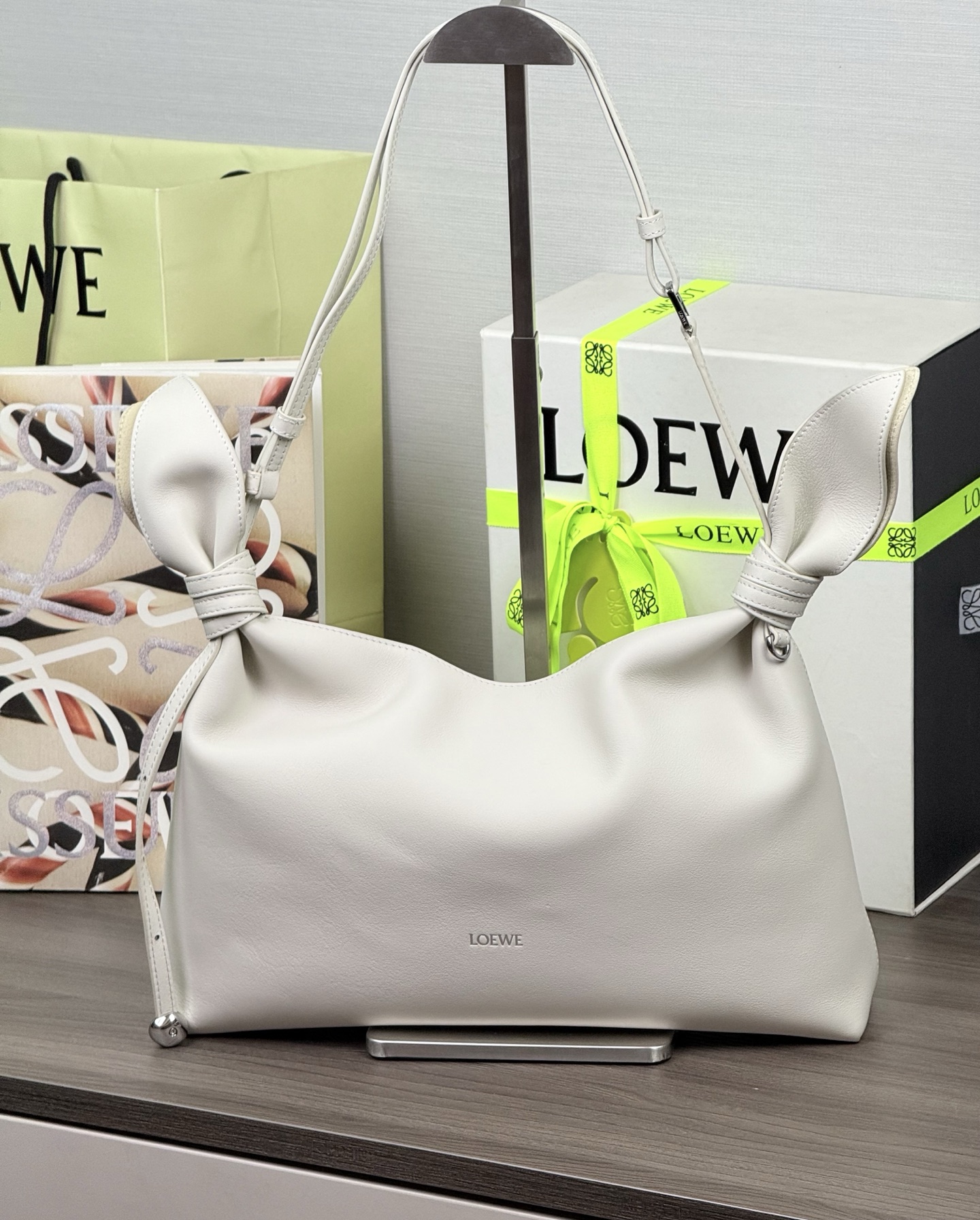 LOEWE Sac souple en cuir de veau taille moyenne 𝗦𝗰𝗮𝗿𝗳 - Qualité supérieure