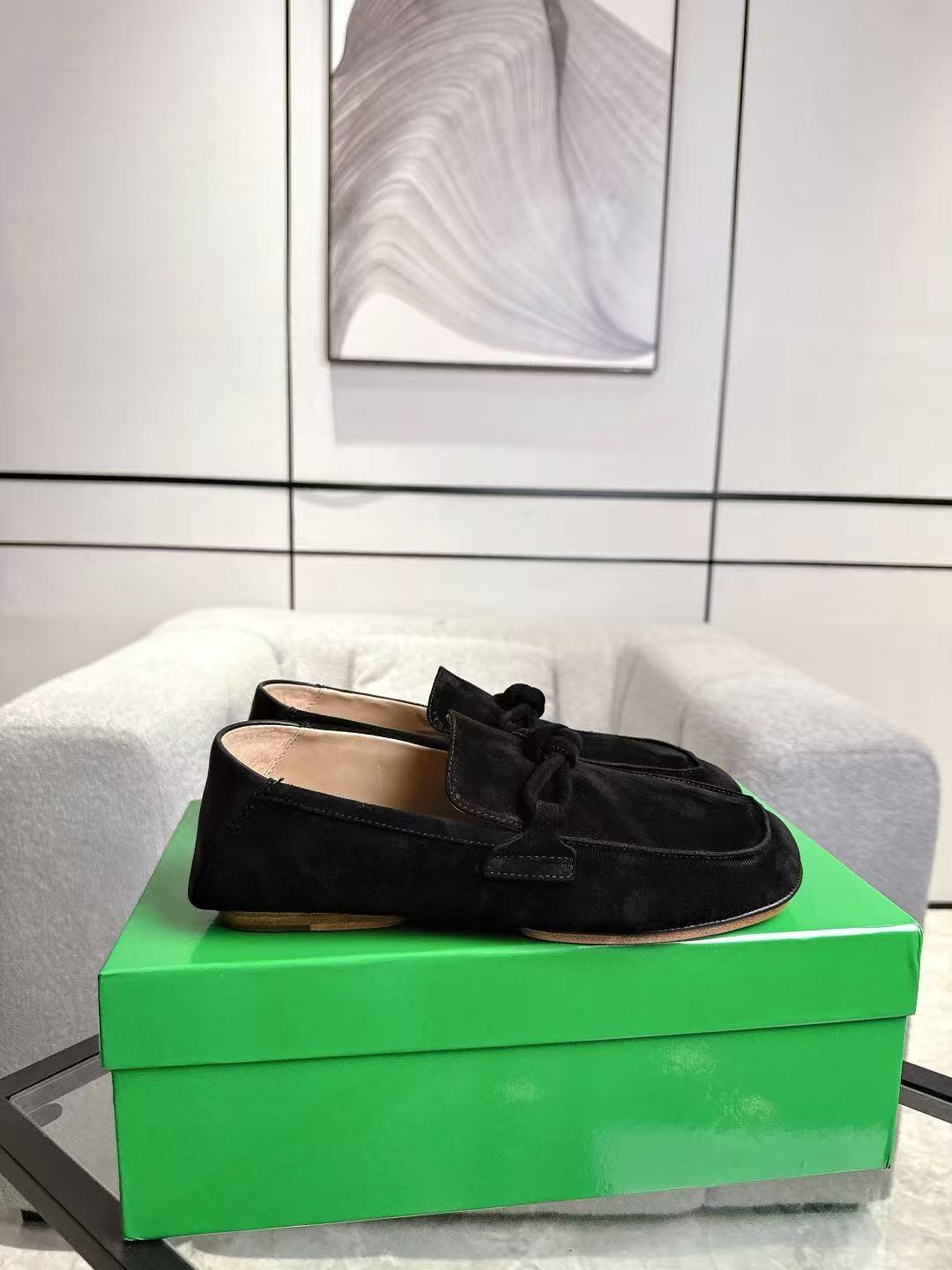 NO:477637,Baodiejia 2025 autumn counter synchronized couple model Bottega Veneta square-toe flat shoes genuine leather outsole!  [Rose] The original board is replicated one by one!  quality assurance!  Female 35-39 (3440 41 customized non-return and exchange) Male 39-44 (3845 customized non-return and exchange, loafers, bottega veneta, bottega veneta, loafers, flats, Leather soles19860909葆蝶家2025秋季专柜同步情侣款 Bottega Veneta方头平底鞋真皮大底！[玫瑰]原板一比一复刻！质量保证！女35-39 (3440 41订制不退换）男39--44（3845定制不退换,乐福鞋,bottega veneta,bottega veneta,loafers,flats,Leather soles,Women's Shoes