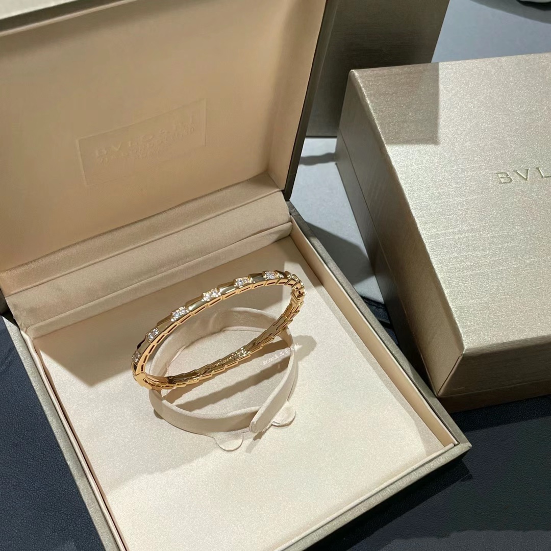 Chanel Haute Joaillerie Fine Jewelry Earrings Necklace Ring Ref 2
