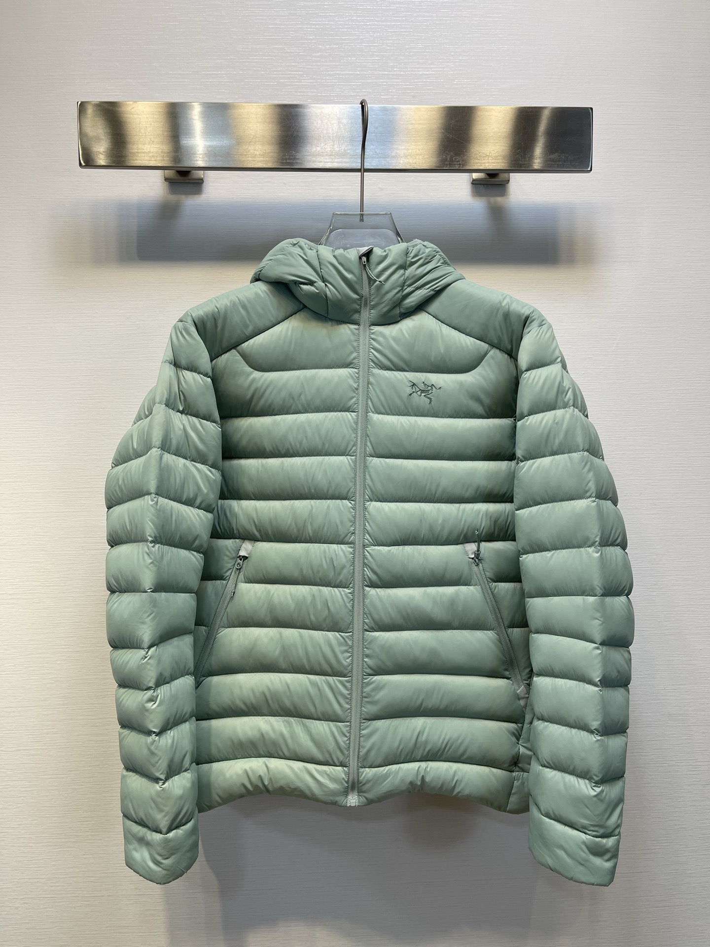 顶级𝑨𝒓𝒄𝒕𝒆𝒓𝒚𝒙|始祖鸟𝑪𝒆𝒓𝒊𝒖𝒎 𝟴𝟱𝟬蓬 鹅绒 轻便防风保暖排骨连帽羽绒服
𝑺𝒊𝒛𝒆: 𝑺 𝑴 𝑳 𝑿𝑳 𝑿𝑿𝑳
产品配色:磐石绿、岩石绿、破晓蓝、宝石蓝、黑色
编码:𝟬𝟬𝟬𝟲𝟲𝟬𝑪