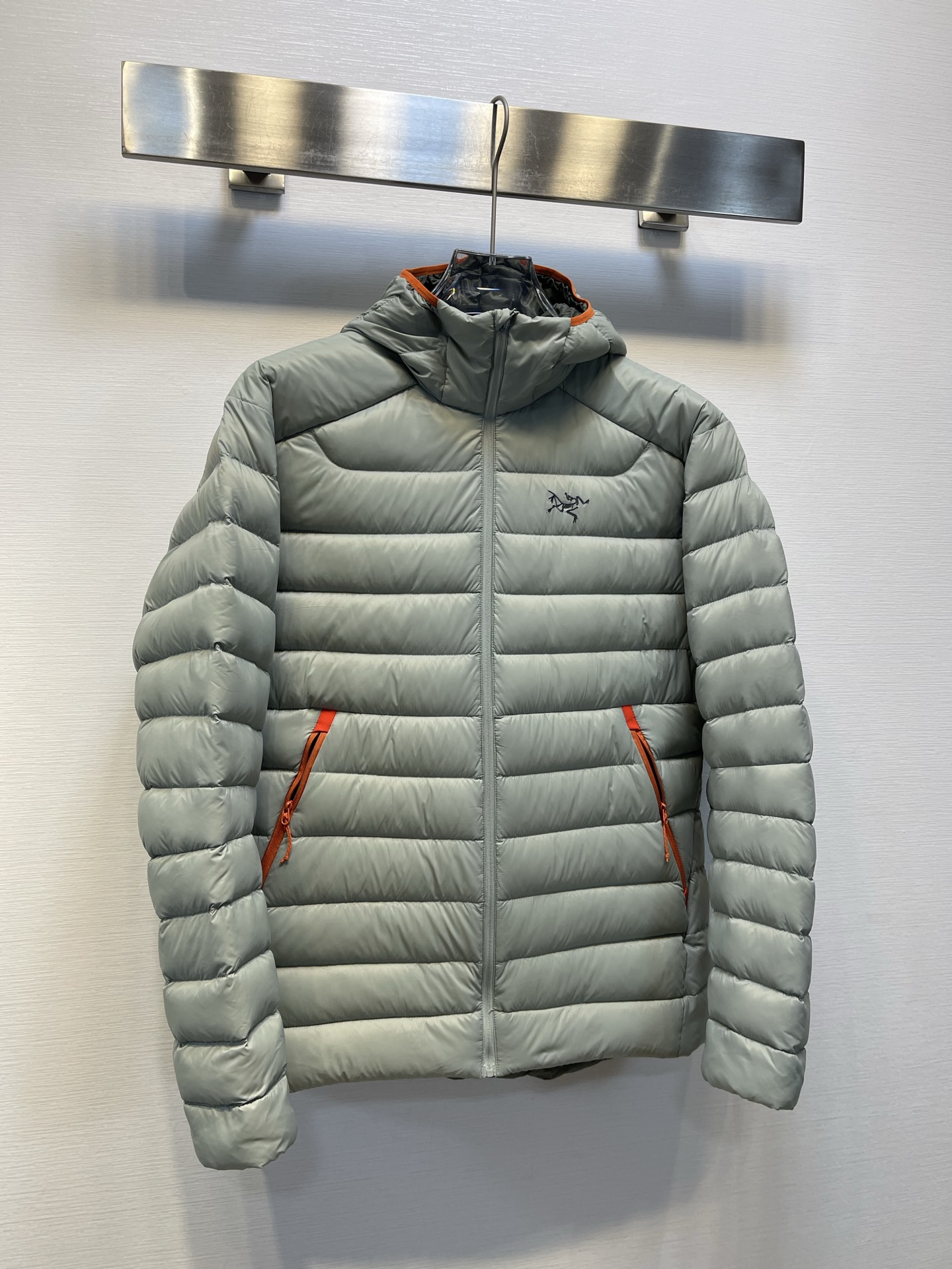 顶级𝑨𝒓𝒄𝒕𝒆𝒓𝒚𝒙｜始祖鸟𝑪𝒆𝒓𝒊𝒖𝒎 𝟴𝟱𝟬蓬 鹅绒 轻便防风保暖排骨连帽羽绒服   

𝑺𝒊𝒛𝒆： 𝑺 𝑴 𝑳 𝑿𝑳 𝑿𝑿𝑳  

产品配色：磐石绿、岩石绿、破晓蓝、宝石蓝、黑色  

编码：𝟬𝟬𝟬𝟲𝟲𝟬𝑪