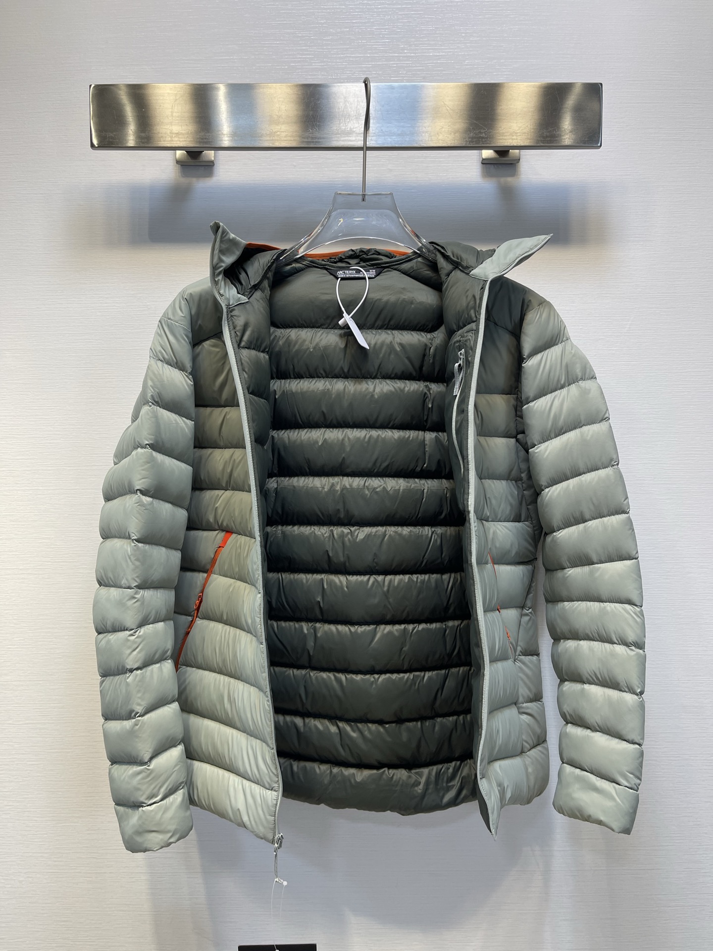 顶级𝑨𝒓𝒄𝒕𝒆𝒓𝒚𝒙｜始祖鸟𝑪𝒆𝒓𝒊𝒖𝒎 𝟴𝟱𝟬蓬 鹅绒 轻便防风保暖排骨连帽羽绒服   

𝑺𝒊𝒛𝒆： 𝑺 𝑴 𝑳 𝑿𝑳 𝑿𝑿𝑳  

产品配色：磐石绿、岩石绿、破晓蓝、宝石蓝、黑色  

编码：𝟬𝟬𝟬𝟲𝟲𝟬𝑪