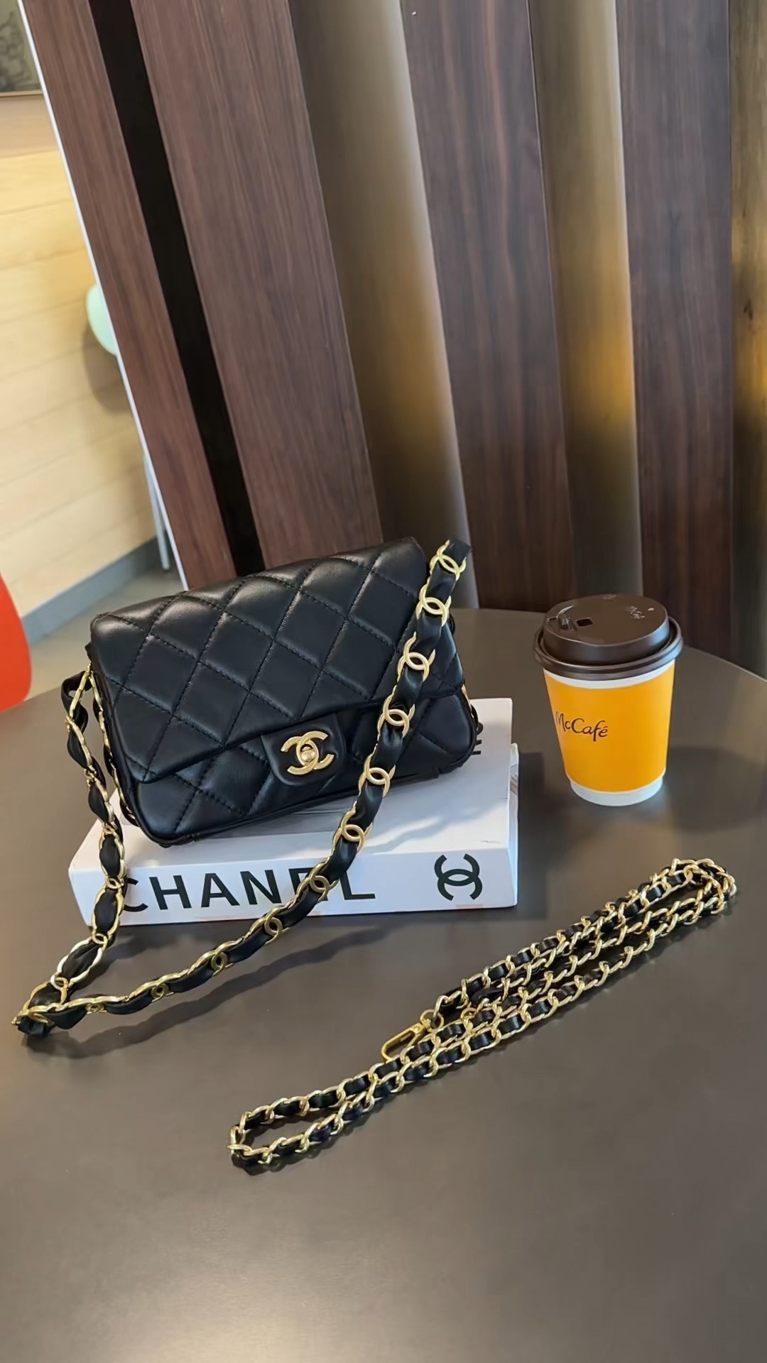 شانيل Chanel Classic Flap Bag حقيبة حقيبة الكتف &حقيبة كروس بودي شراء 2024 نسخة طبق الأصل
 جلد الغنم سلسلة