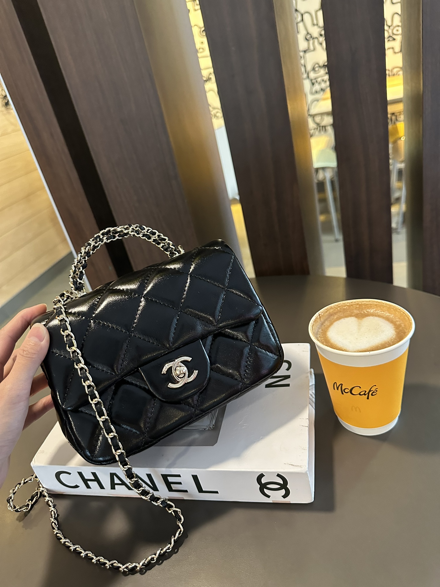 شانيل Chanel Classic Flap Bag جودة المرآة
 حقيبة حقيبة يد حقيبة الكتف &حقيبة كروس بودي REPLCIA رخيصة من الصين
 جلد البقر موضة سلسلة