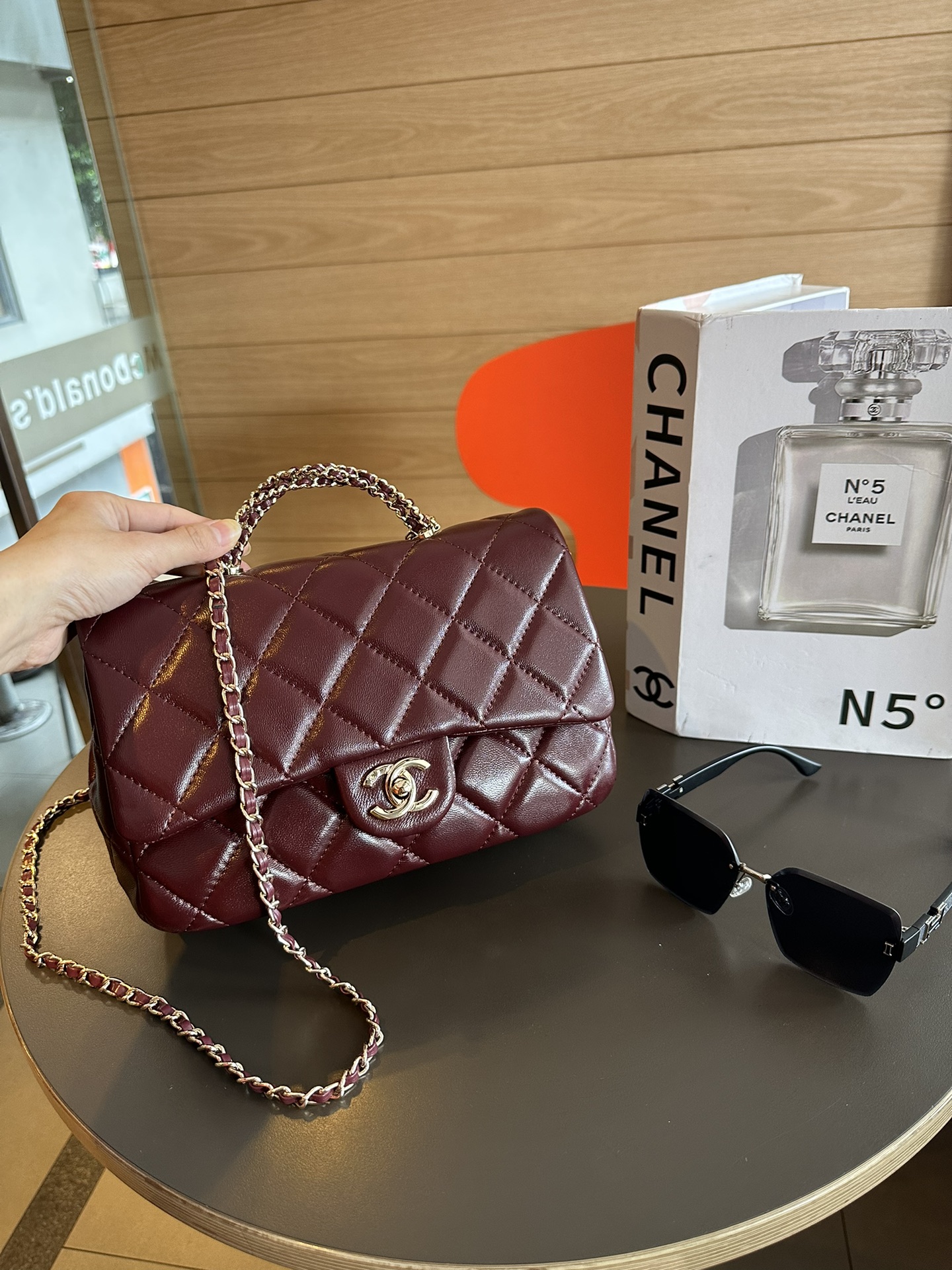 شانيل Chanel Classic Flap Bag حقيبة حقيبة يد حقيبة الكتف &حقيبة كروس بودي نسخة طبق الأصل من مصمم العلامة التجارية
 جلد البقر موضة سلسلة