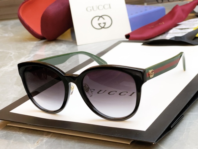 Gucci 0854SK Oversized Square Frame Sunglasses with Signature Logo 1 Gucci 0854SK Oversized Square Frame Sunglasses with Signature Logo