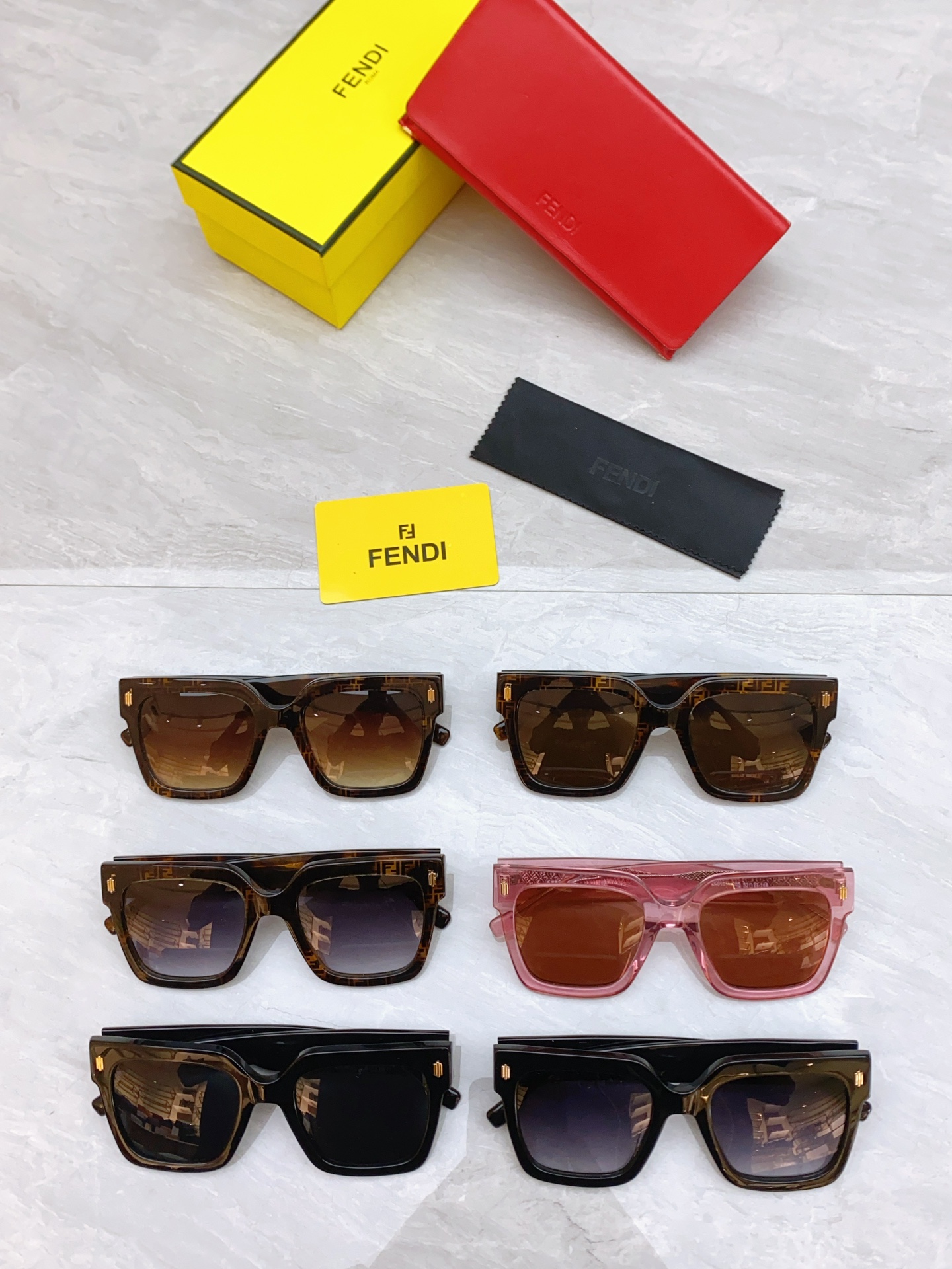 לקנות למכור
 פנדי משקפי שמש