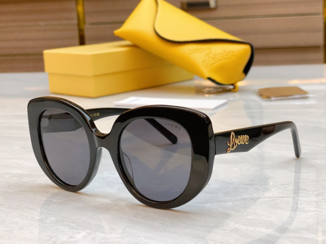 Loewe Sunglasses LW401001