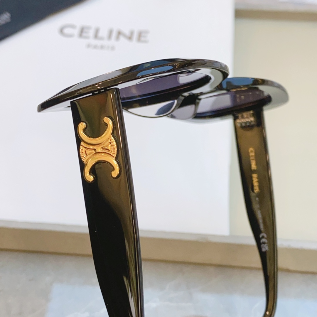 ，【CELIN*】赛*琳新款太阳镜， MODELCL40262U ，SIZE 53口21-135