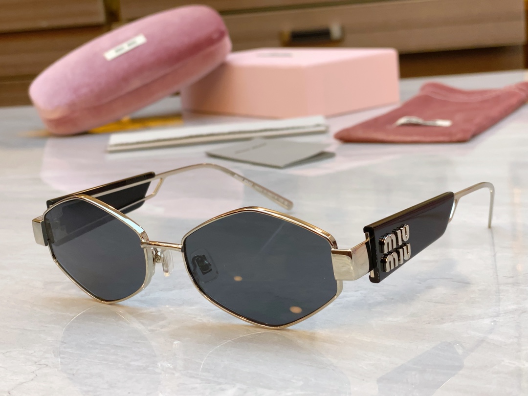NO:267174,,【MIU MI*】Miao Miao's new sunglasses, MODEL:SMU5689TS, SIZE54-hole 18-145 glasses sunglasses, glasses, miumiu19860909,【MIU MI*】缪缪新款太阳镜, MODEL:SMU5689TS,SIZE54口18-145 眼镜墨镜太阳镜,眼镜,miumiu,glasses