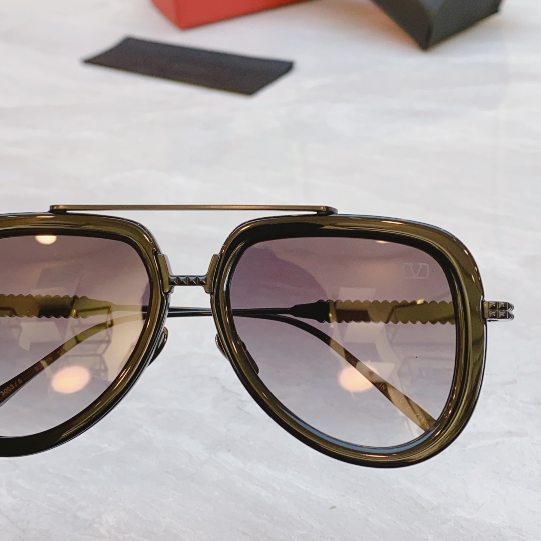 VALENTIN*华伦*天奴新款太阳镜️MODELVLS129ASIZE53口18-143