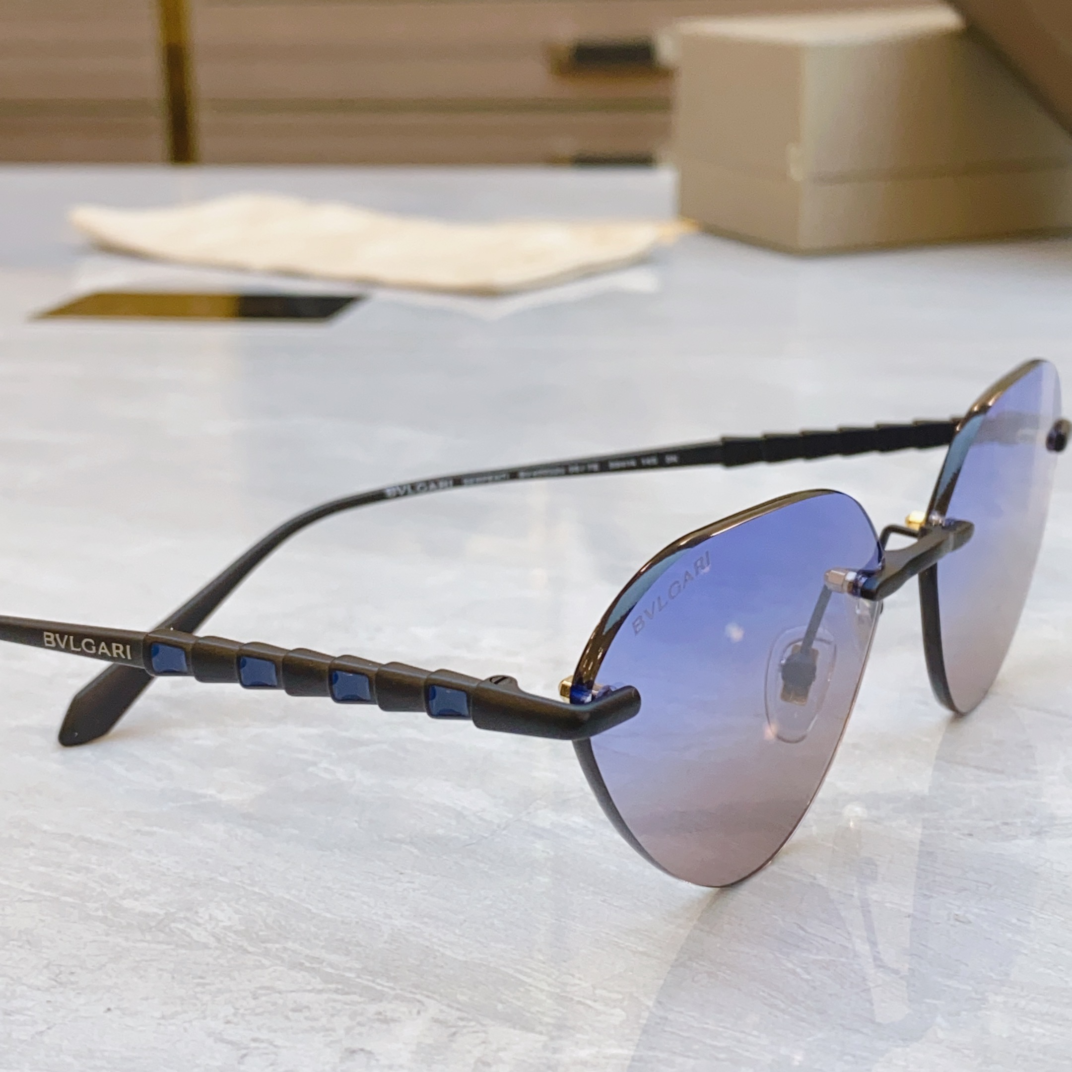 BVLGA*宝格*丽新款太阳镜MODELBV40032SIZE59口14-145