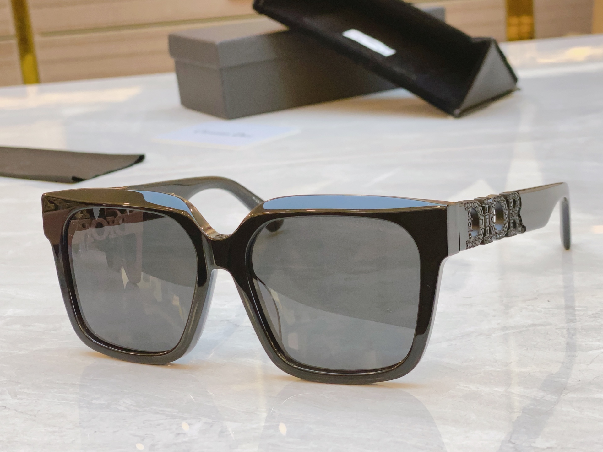 【DIO*】迪*奥新款太阳镜🕶️，MODEL：CD 8603，SIZE：55口18-145