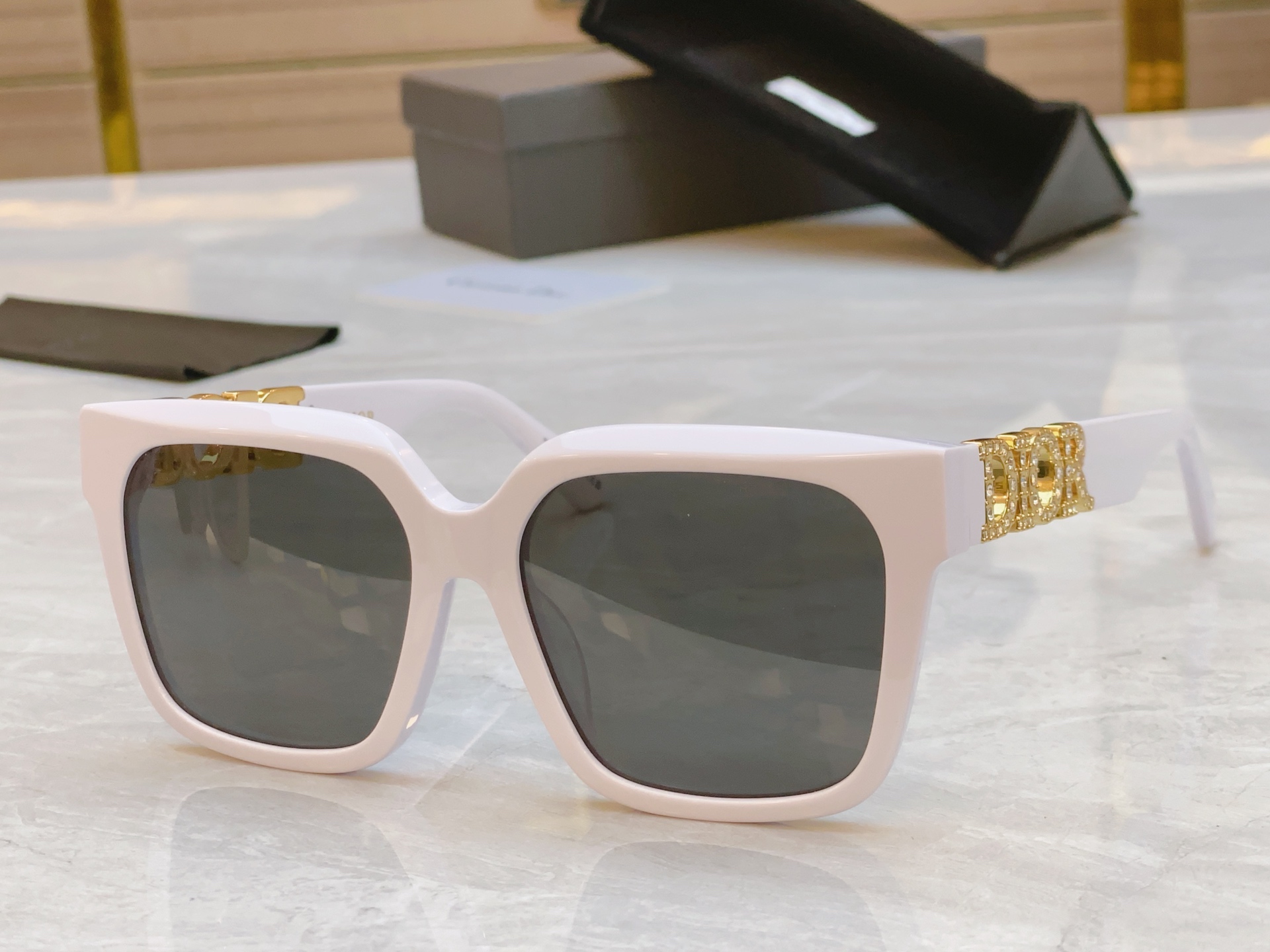 【DIO*】迪*奥新款太阳镜🕶️，MODEL：CD 8603，SIZE：55口18-145