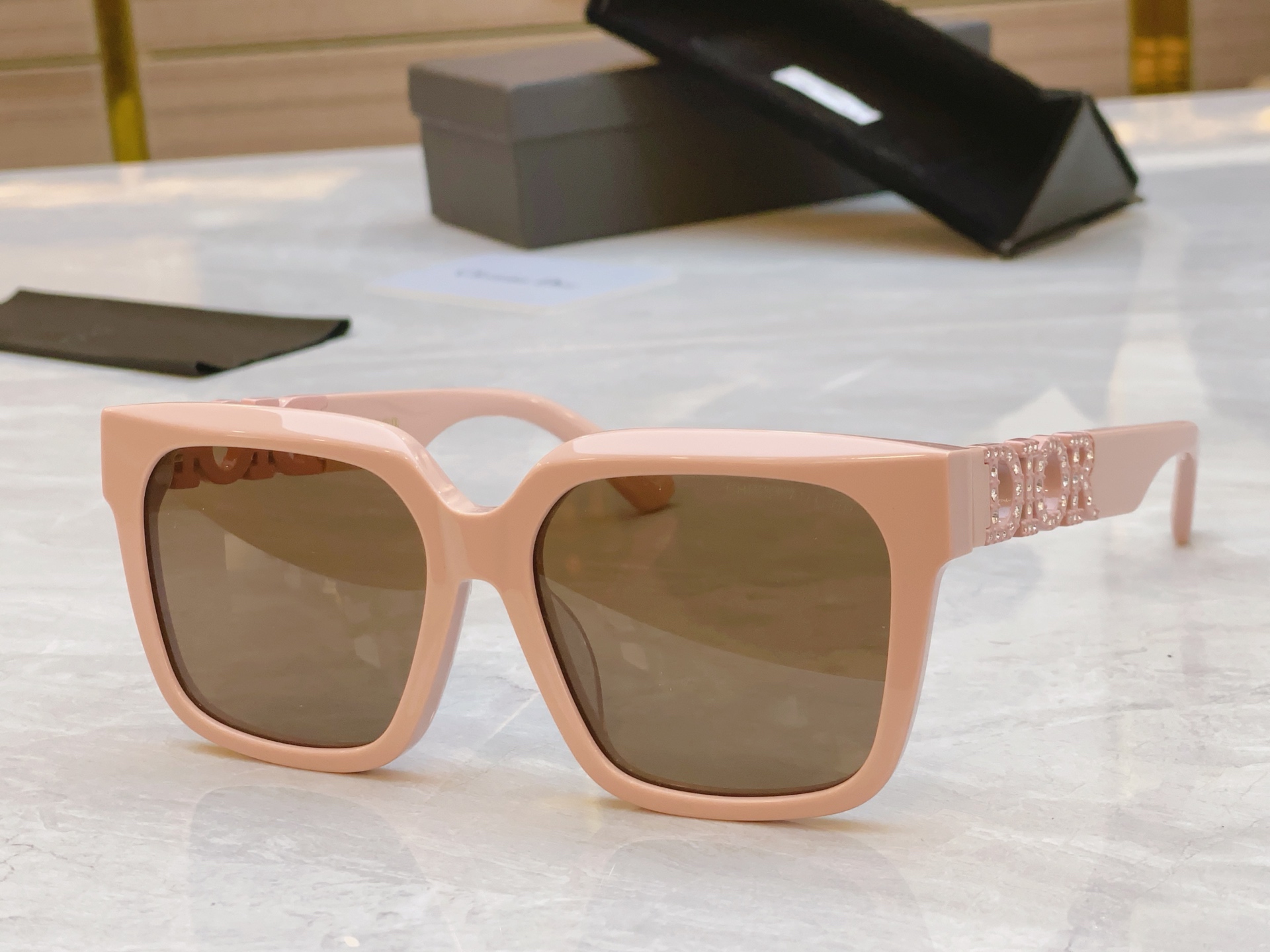 【DIO*】迪*奥新款太阳镜🕶️，MODEL：CD 8603，SIZE：55口18-145