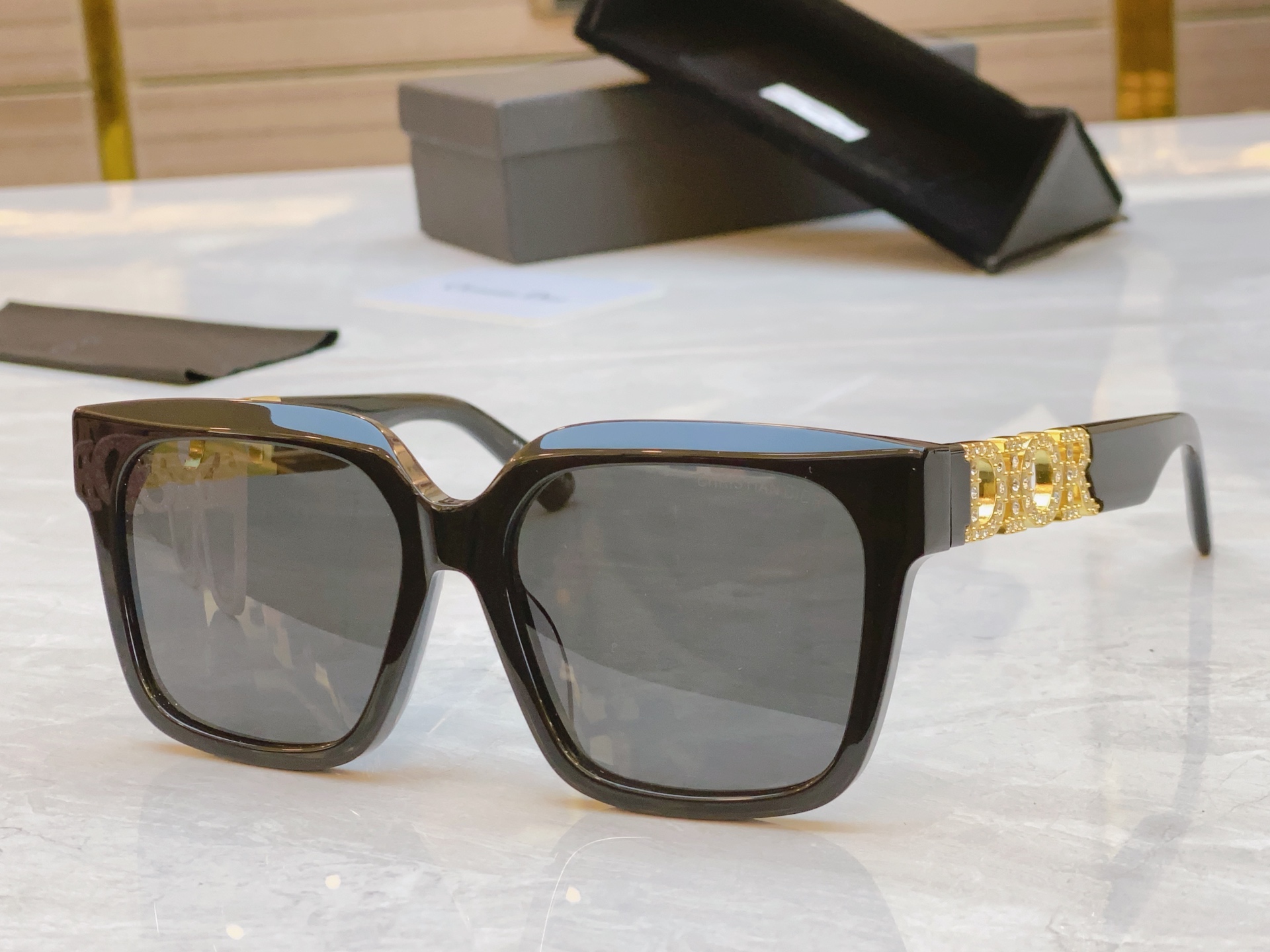 【DIO*】迪*奥新款太阳镜🕶️，MODEL：CD 8603，SIZE：55口18-145