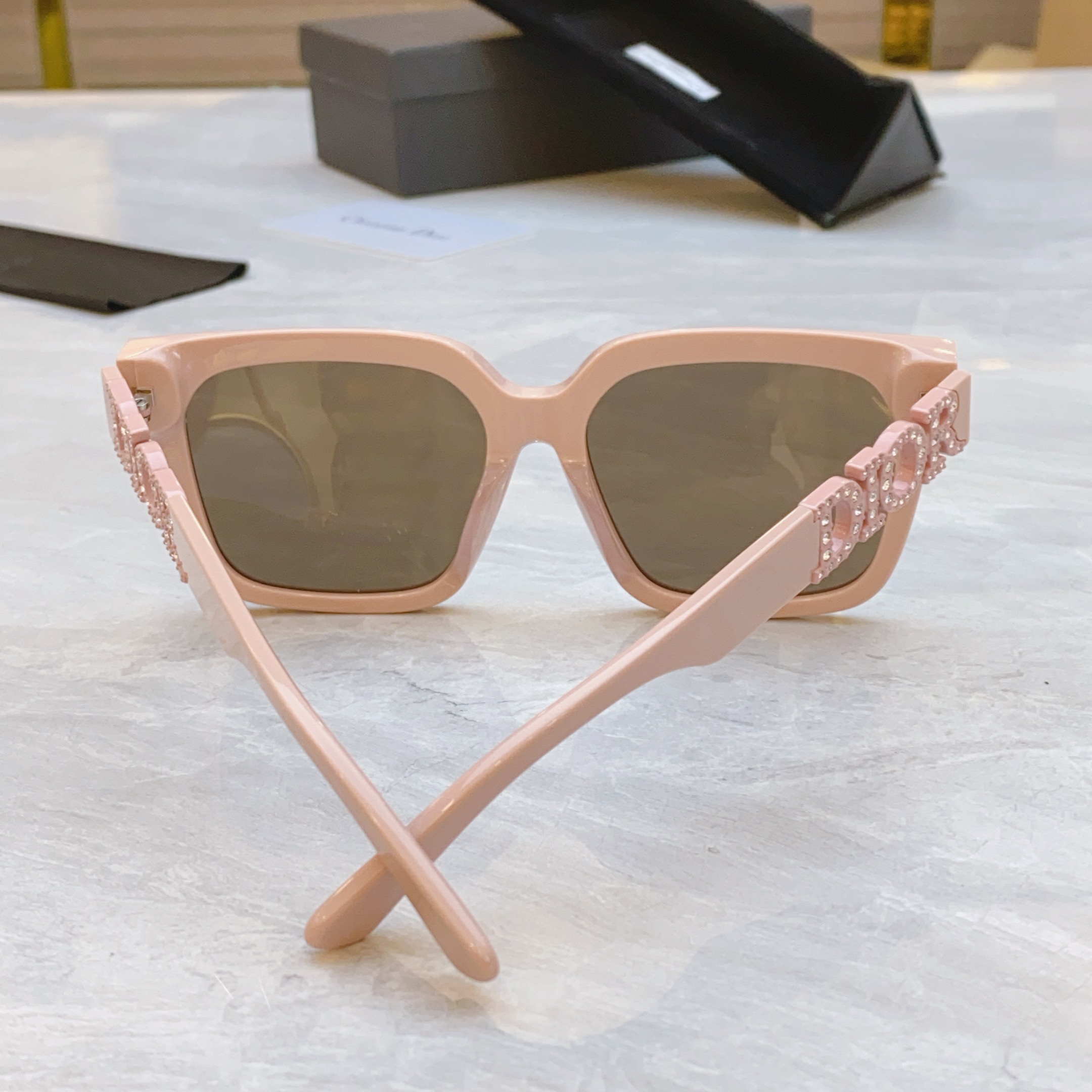 【DIO*】迪*奥新款太阳镜🕶️，MODEL：CD 8603，SIZE：55口18-145