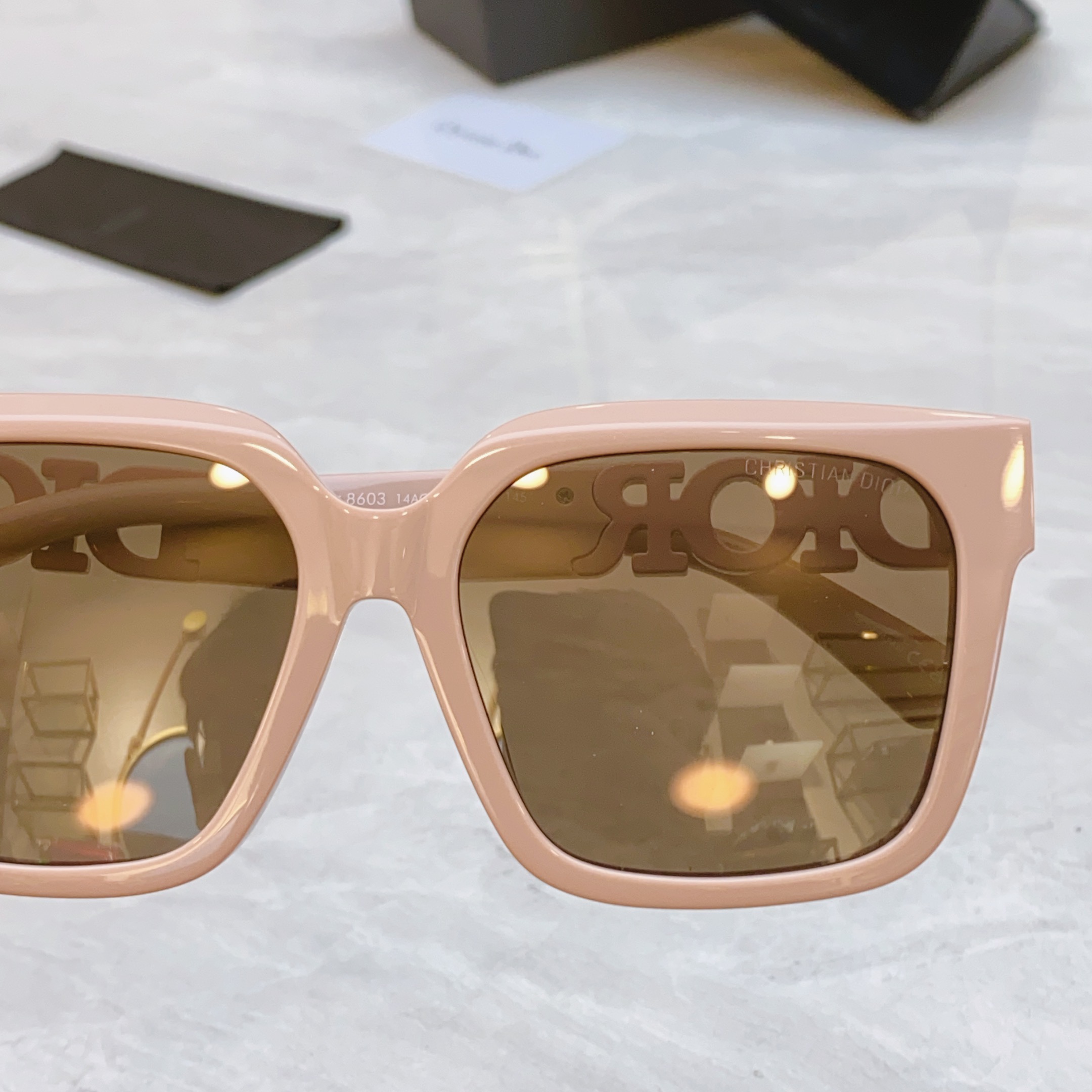【DIO*】迪*奥新款太阳镜🕶️，MODEL：CD 8603，SIZE：55口18-145