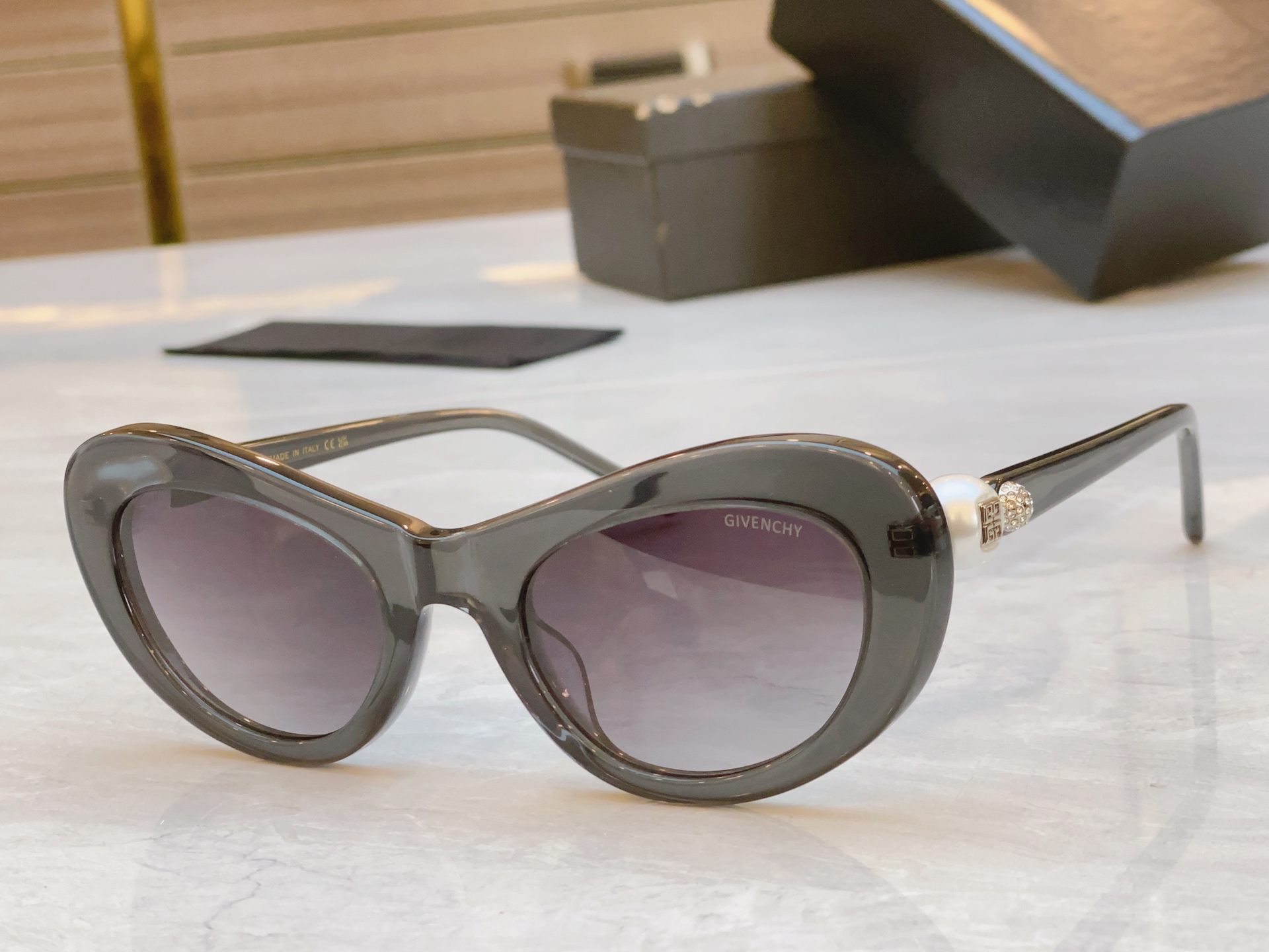 ，【GIVENCH*】纪梵*希新款太阳镜，MODEL：GV4008M，SIZE：52口23-140