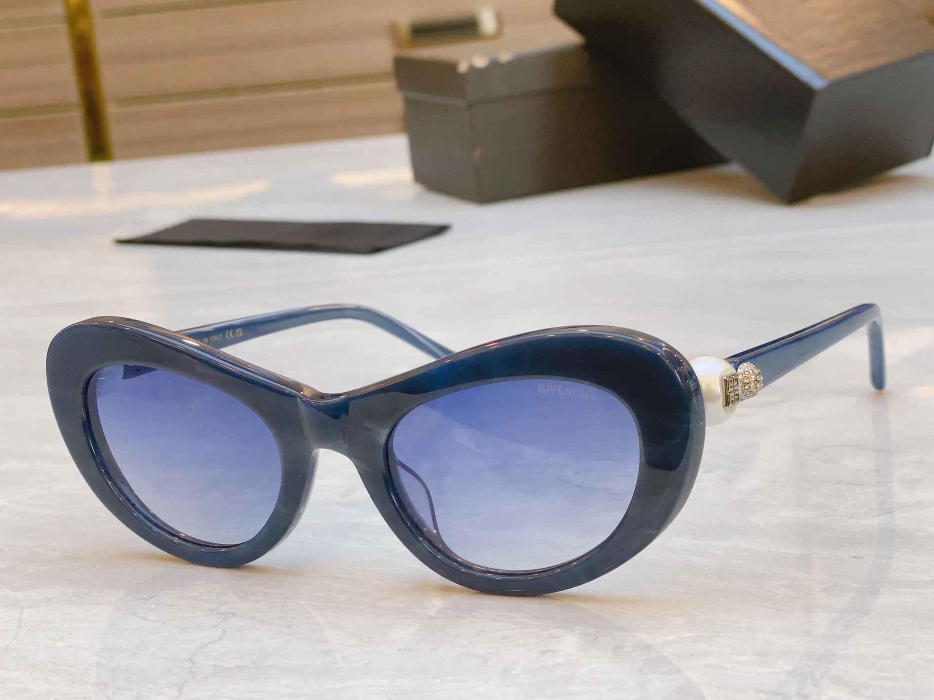 ，【GIVENCH*】纪梵*希新款太阳镜，MODEL：GV4008M，SIZE：52口23-140