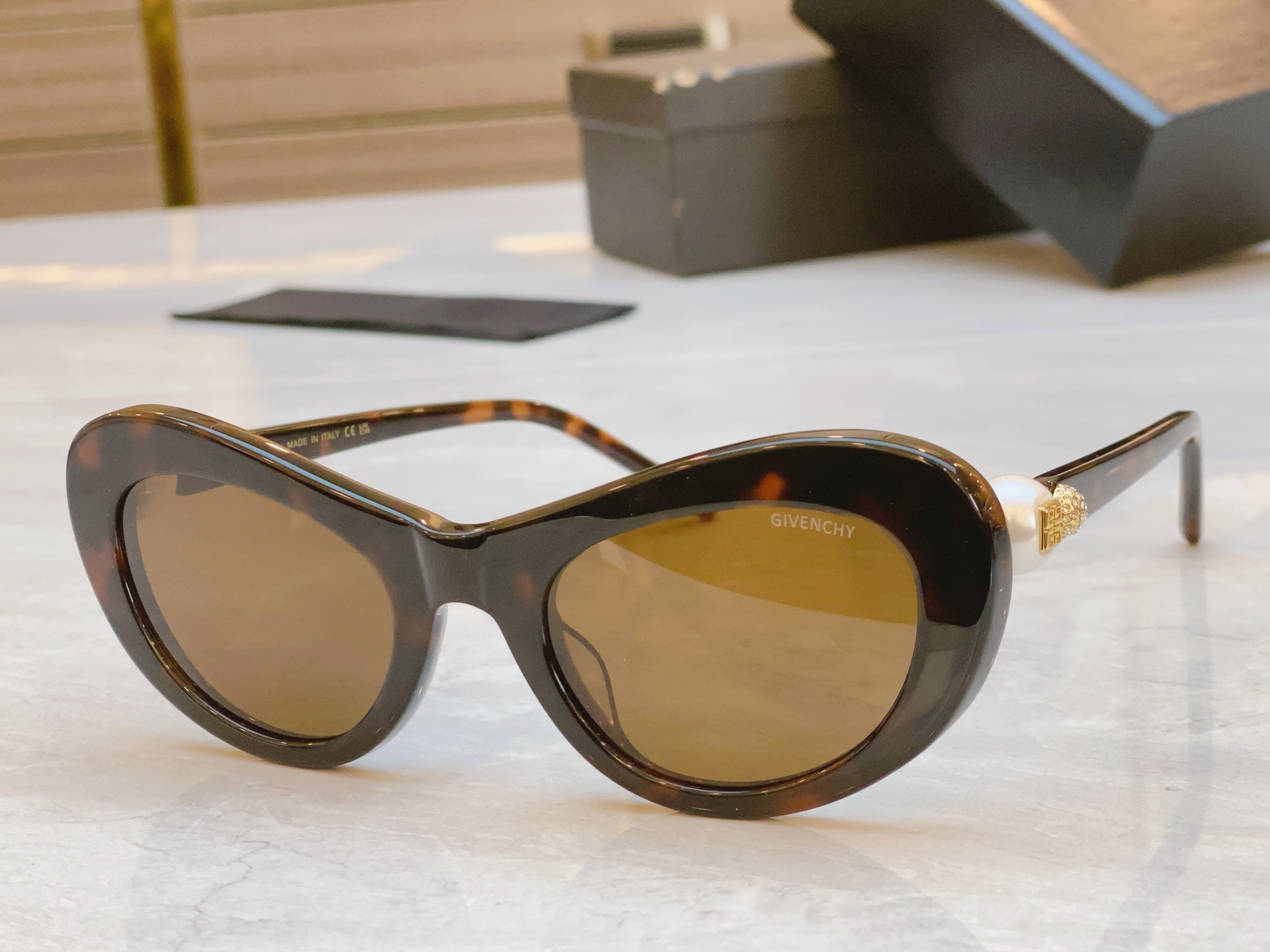 ，【GIVENCH*】纪梵*希新款太阳镜，MODEL：GV4008M，SIZE：52口23-140