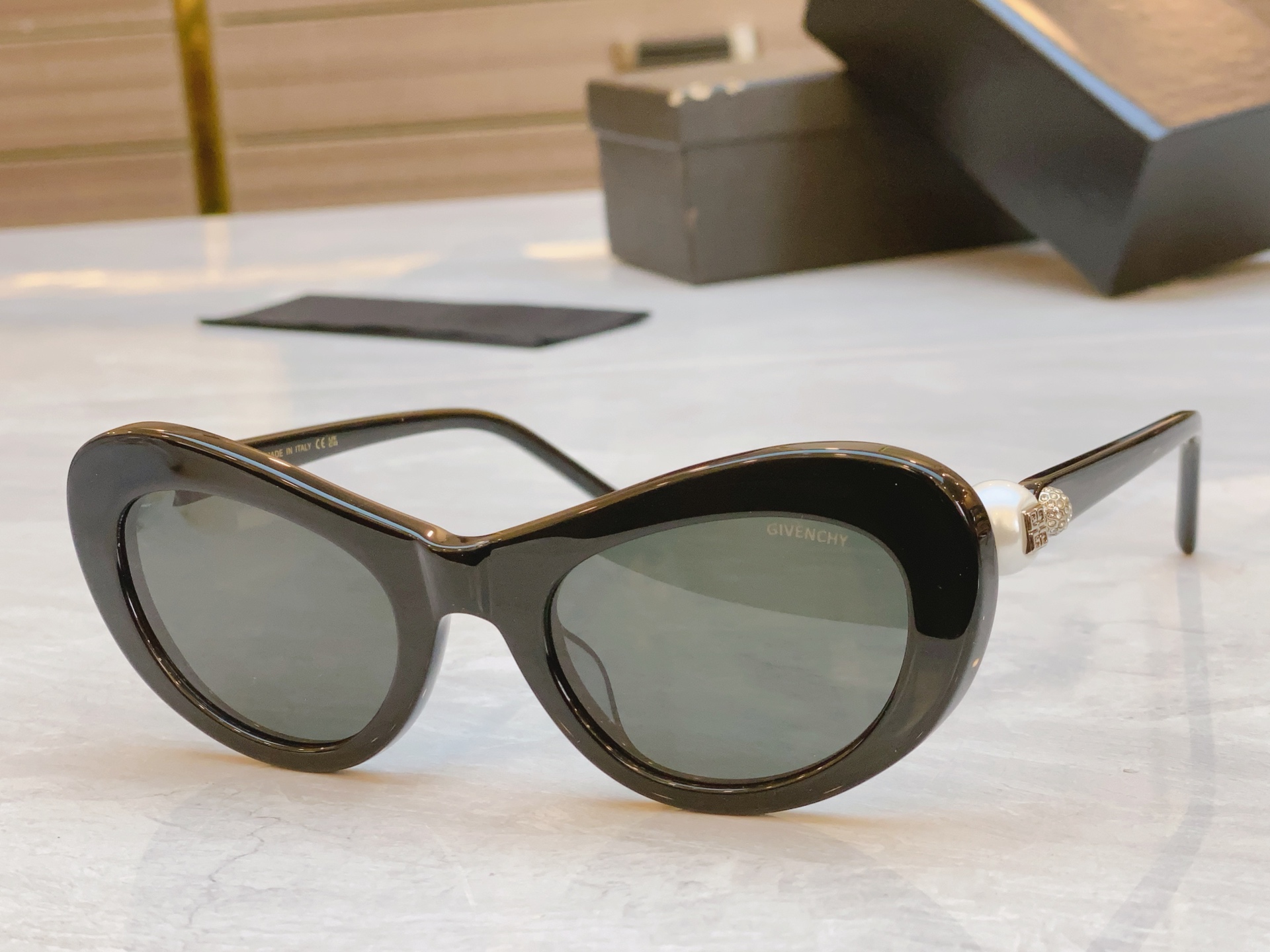 ，【GIVENCH*】纪梵*希新款太阳镜，MODEL：GV4008M，SIZE：52口23-140