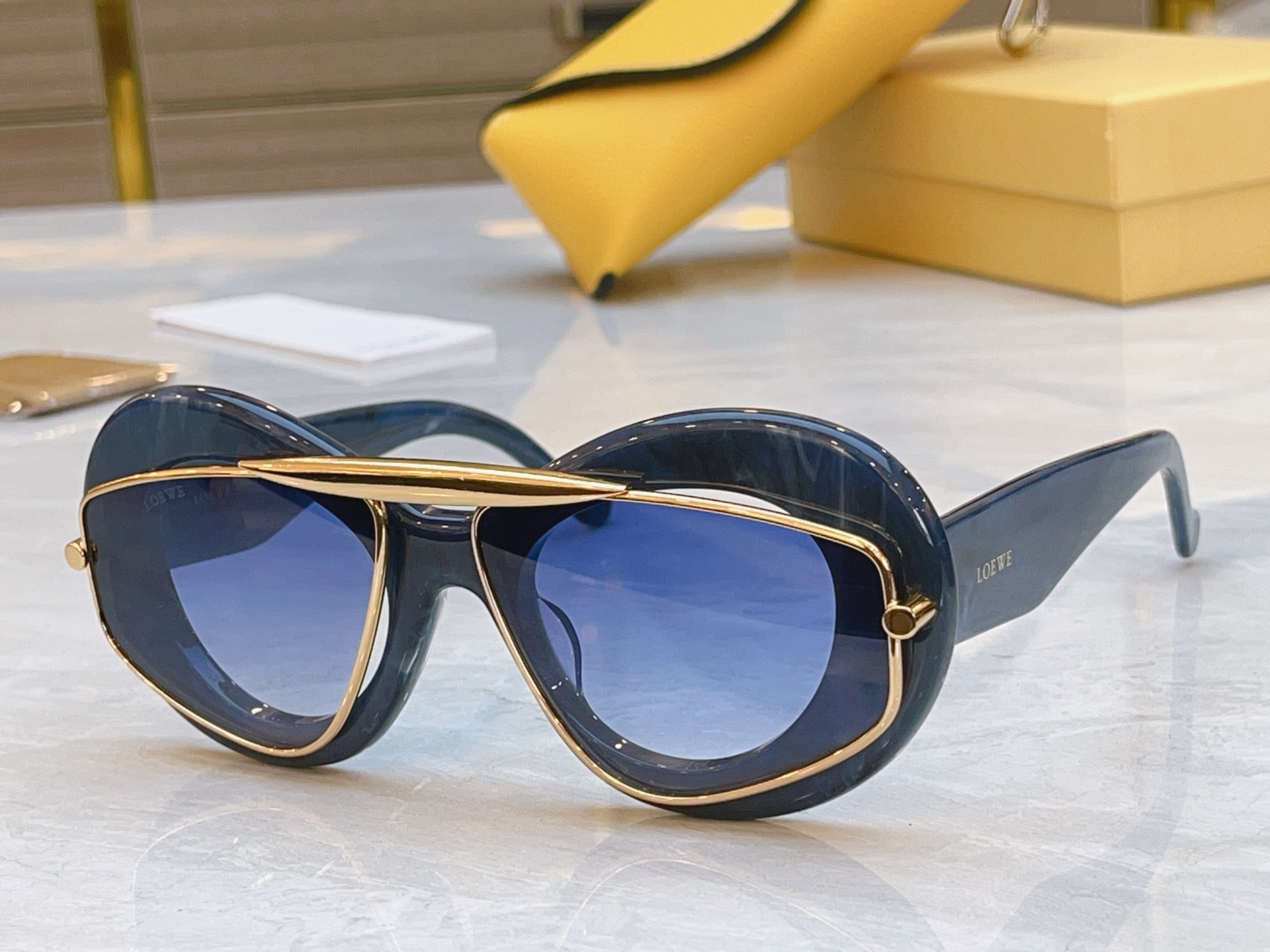 ，【LOEW*】罗意*威新款太阳镜，MODEL：LW40120I，SIZE：49口22-145