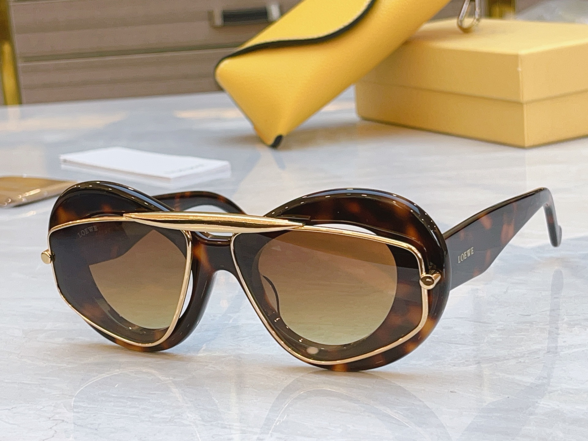 ，【LOEW*】罗意*威新款太阳镜，MODEL：LW40120I，SIZE：49口22-145