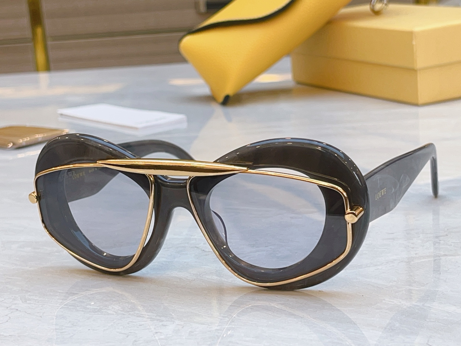 ，【LOEW*】罗意*威新款太阳镜，MODEL：LW40120I，SIZE：49口22-145