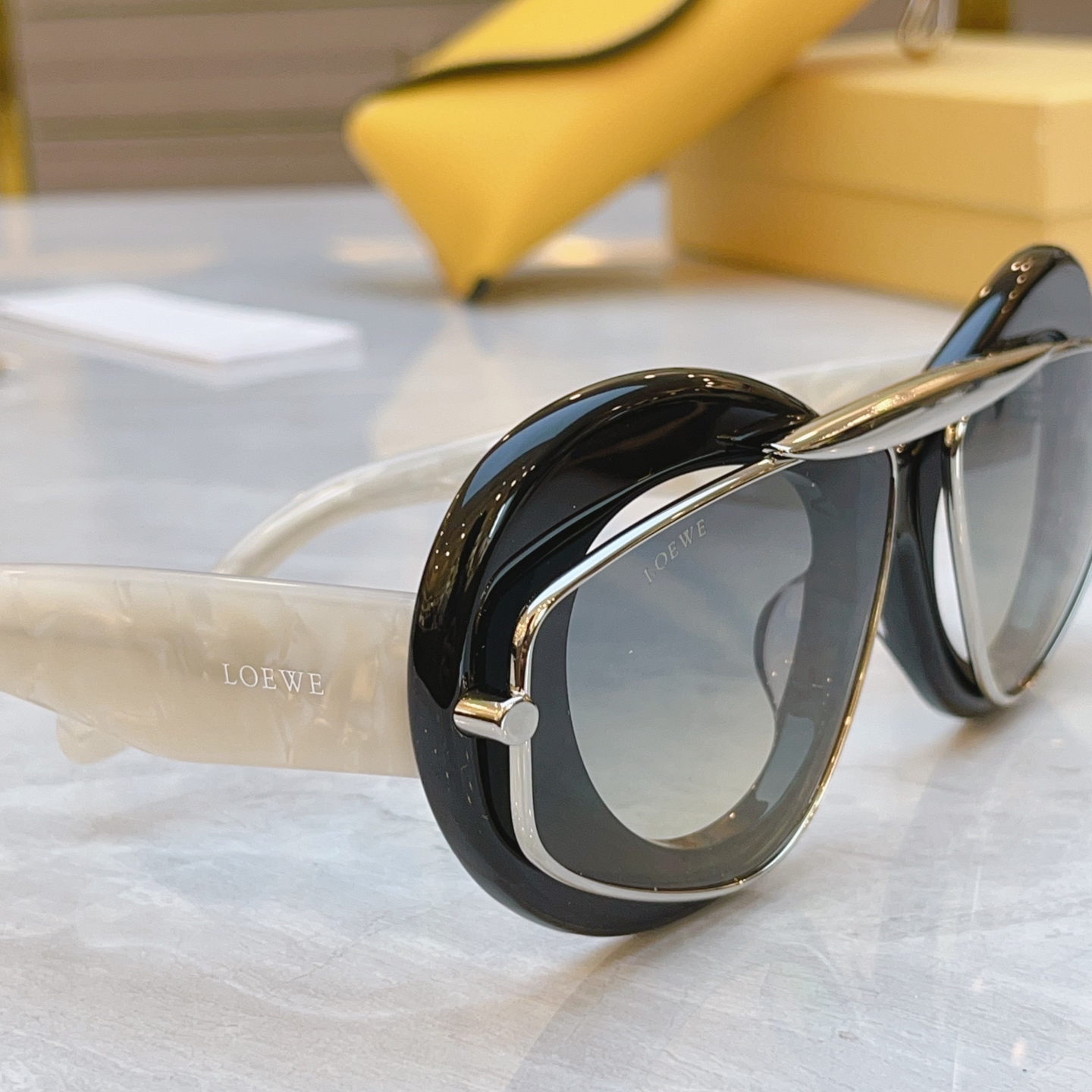 ，【LOEW*】罗意*威新款太阳镜，MODEL：LW40120I，SIZE：49口22-145