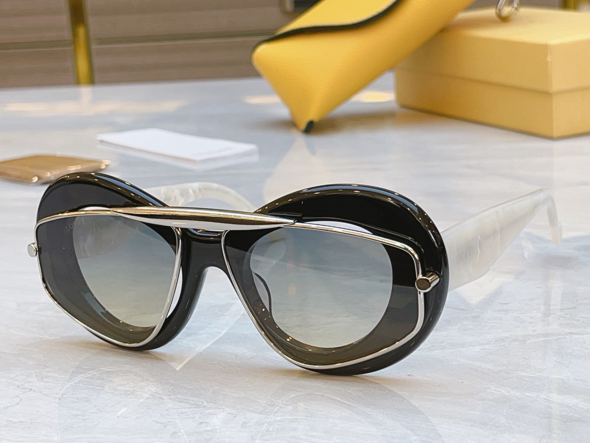 ，【LOEW*】罗意*威新款太阳镜，MODEL：LW40120I，SIZE：49口22-145